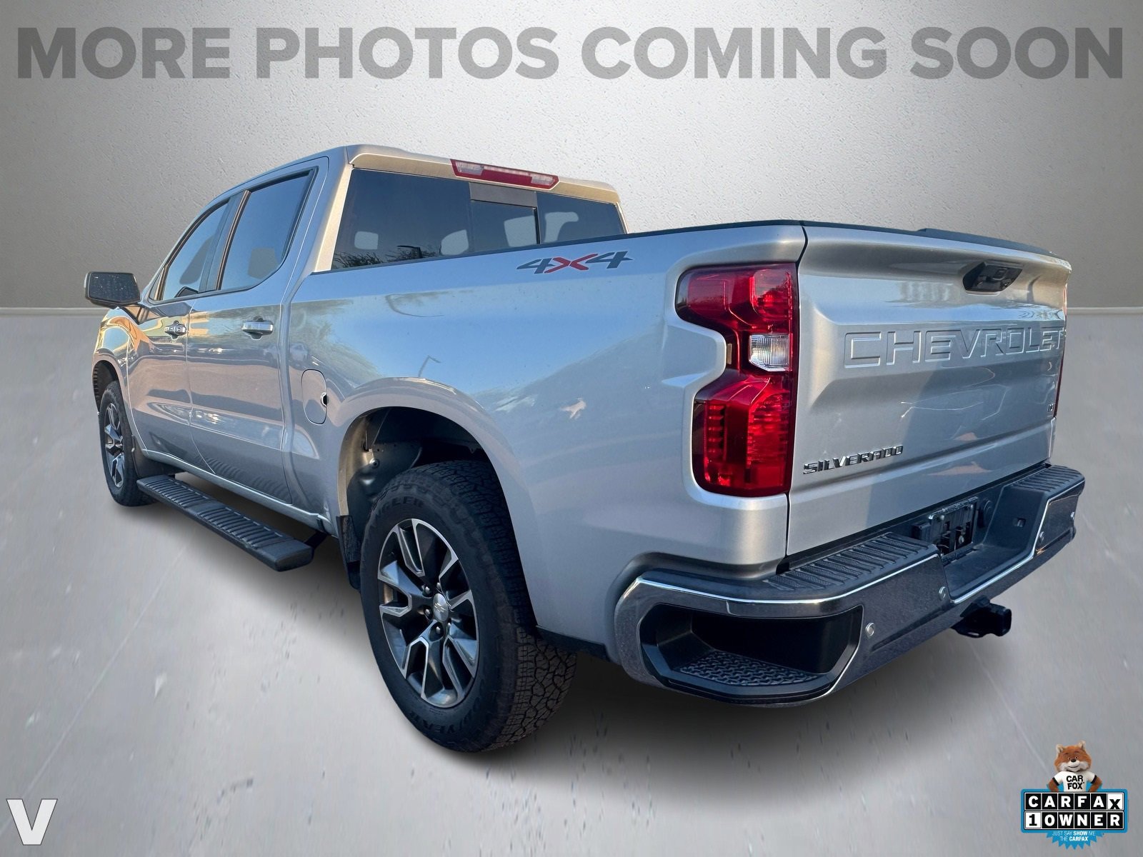 2022 Chevrolet Silverado 1500 LT photo 2