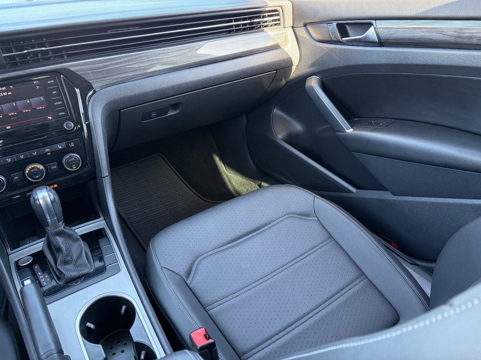 2020 Volkswagen Passat R-Line - Photo 17