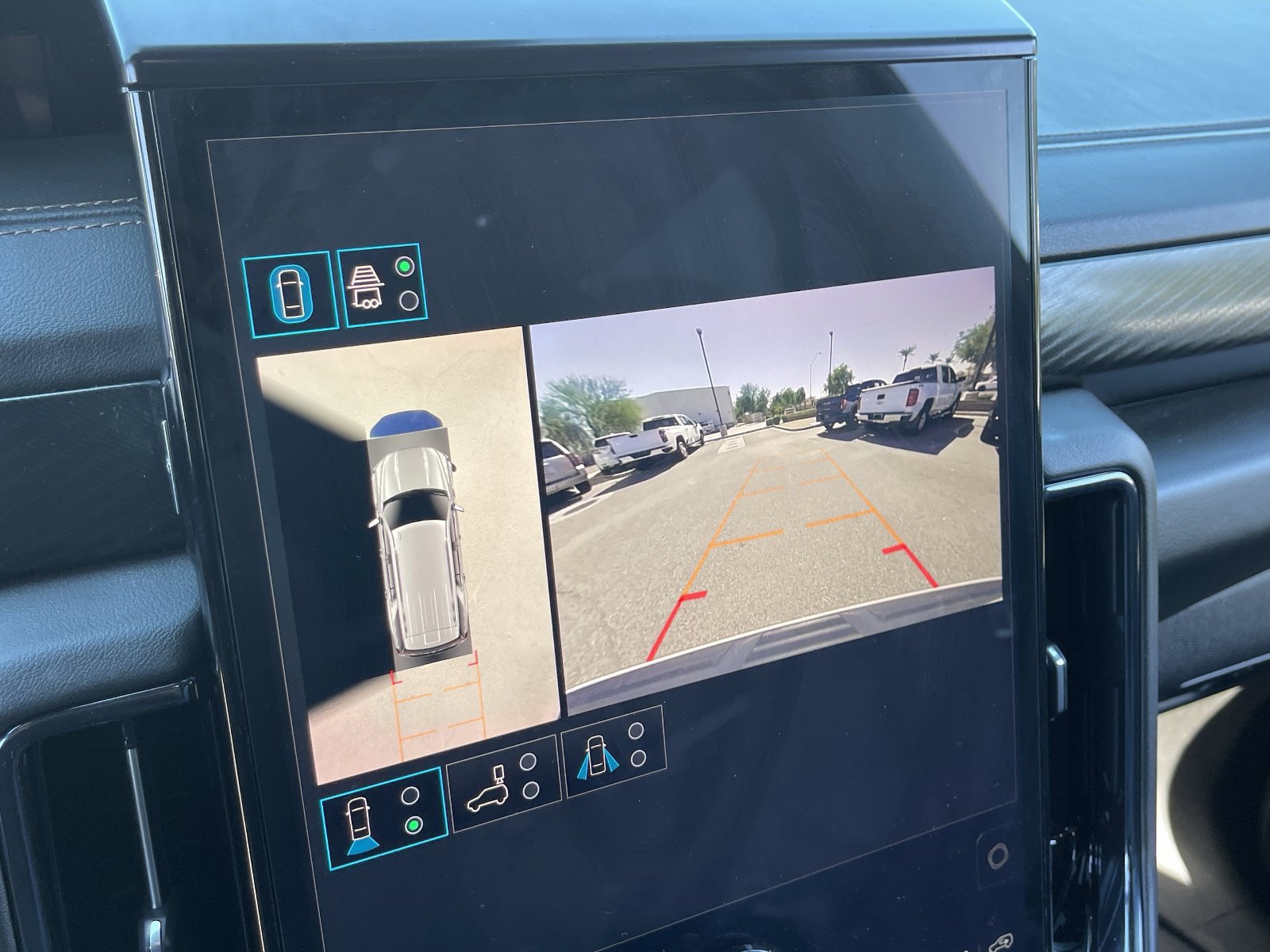 2025 GMC Yukon AT4 - Photo 31