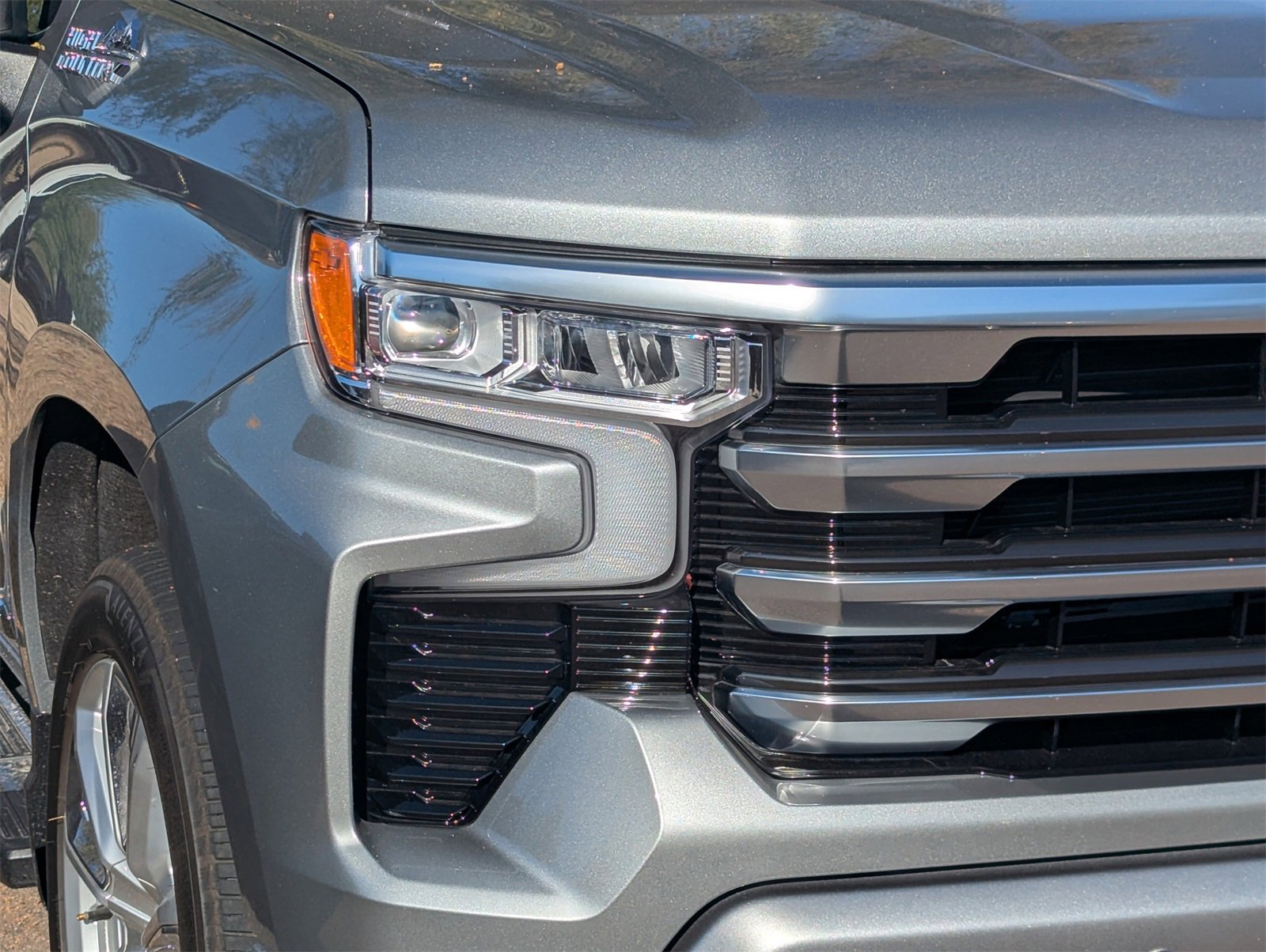 2025 Chevrolet Silverado 1500 High Country photo 3