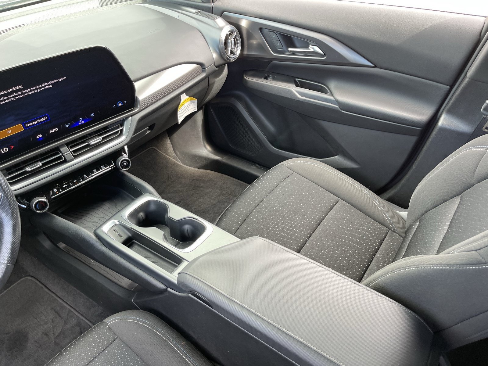 2025 Chevrolet Equinox EV LT - Photo 17