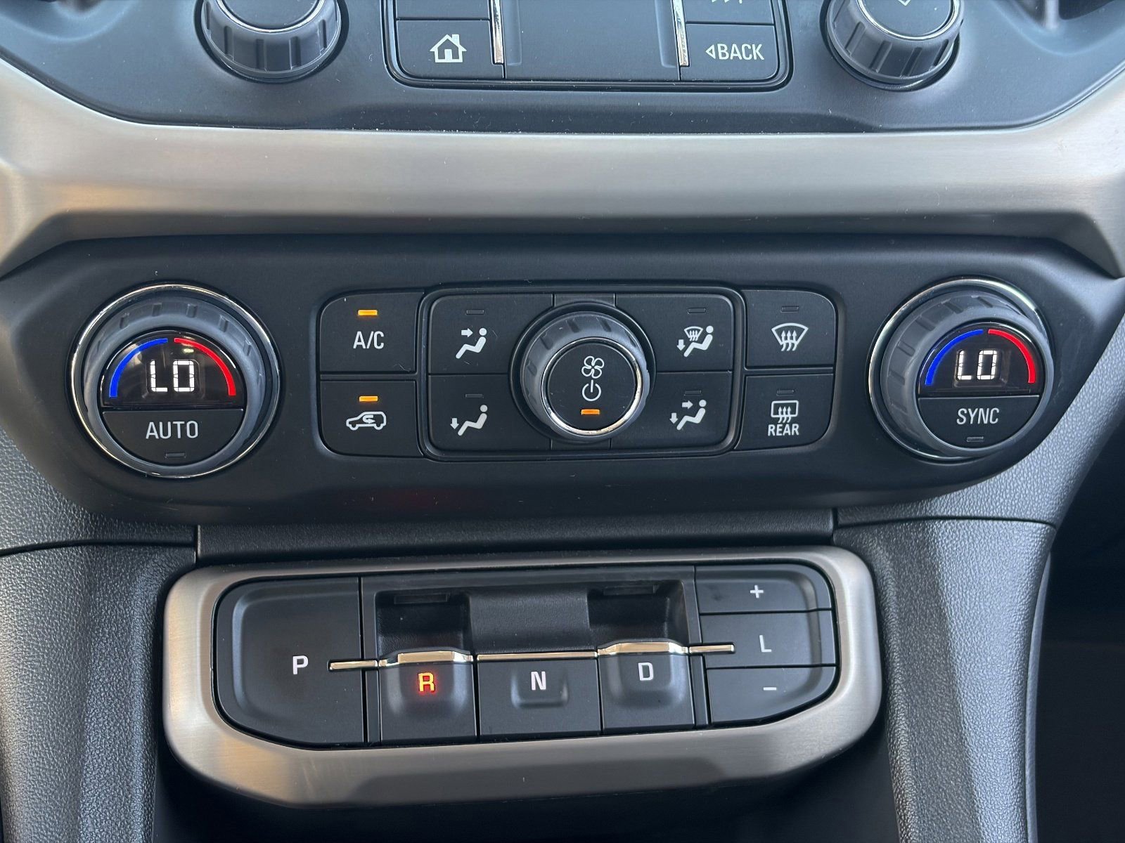 2023 GMC Acadia Denali - Photo 30