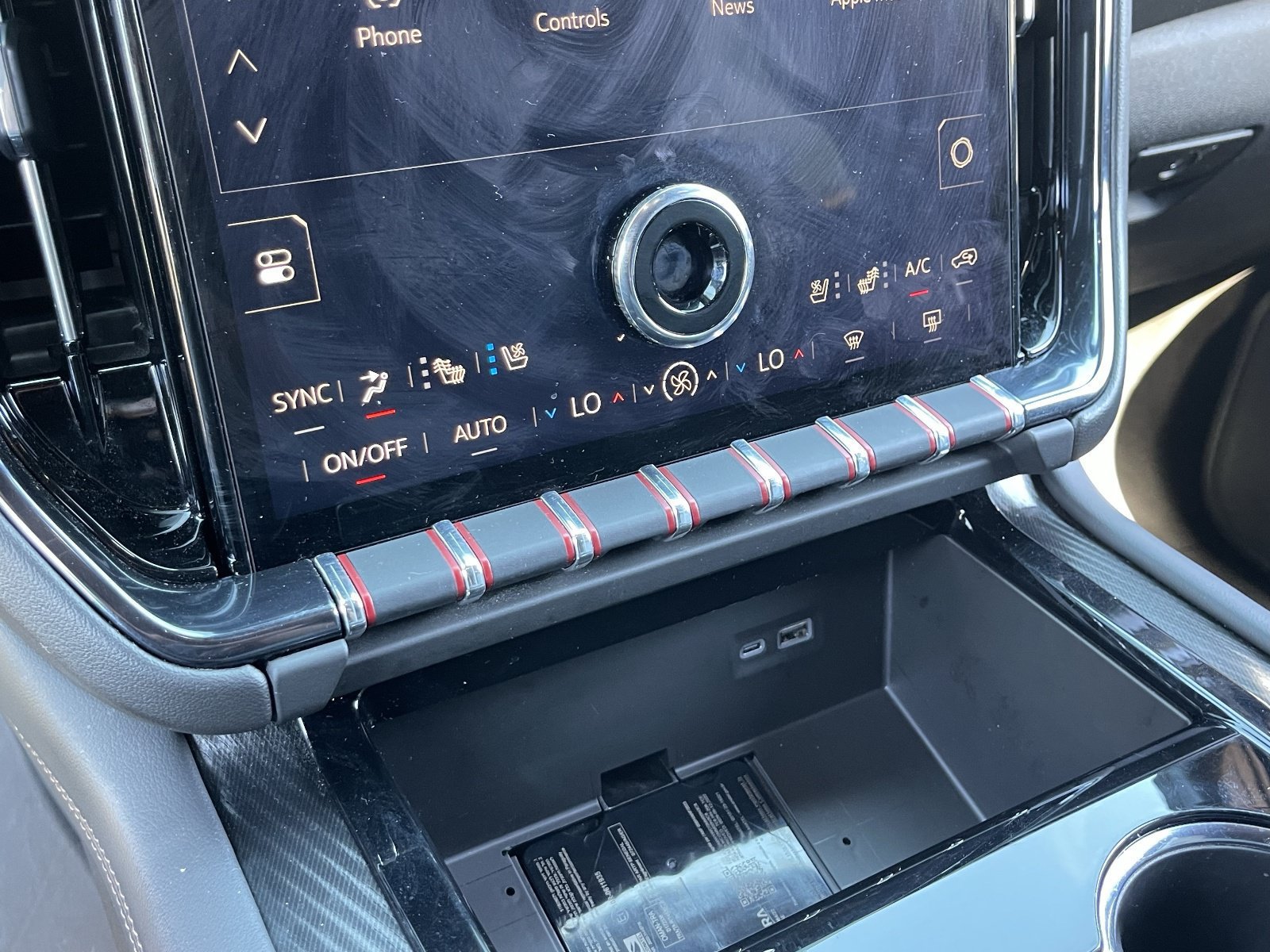 2025 GMC Yukon AT4 - Photo 29