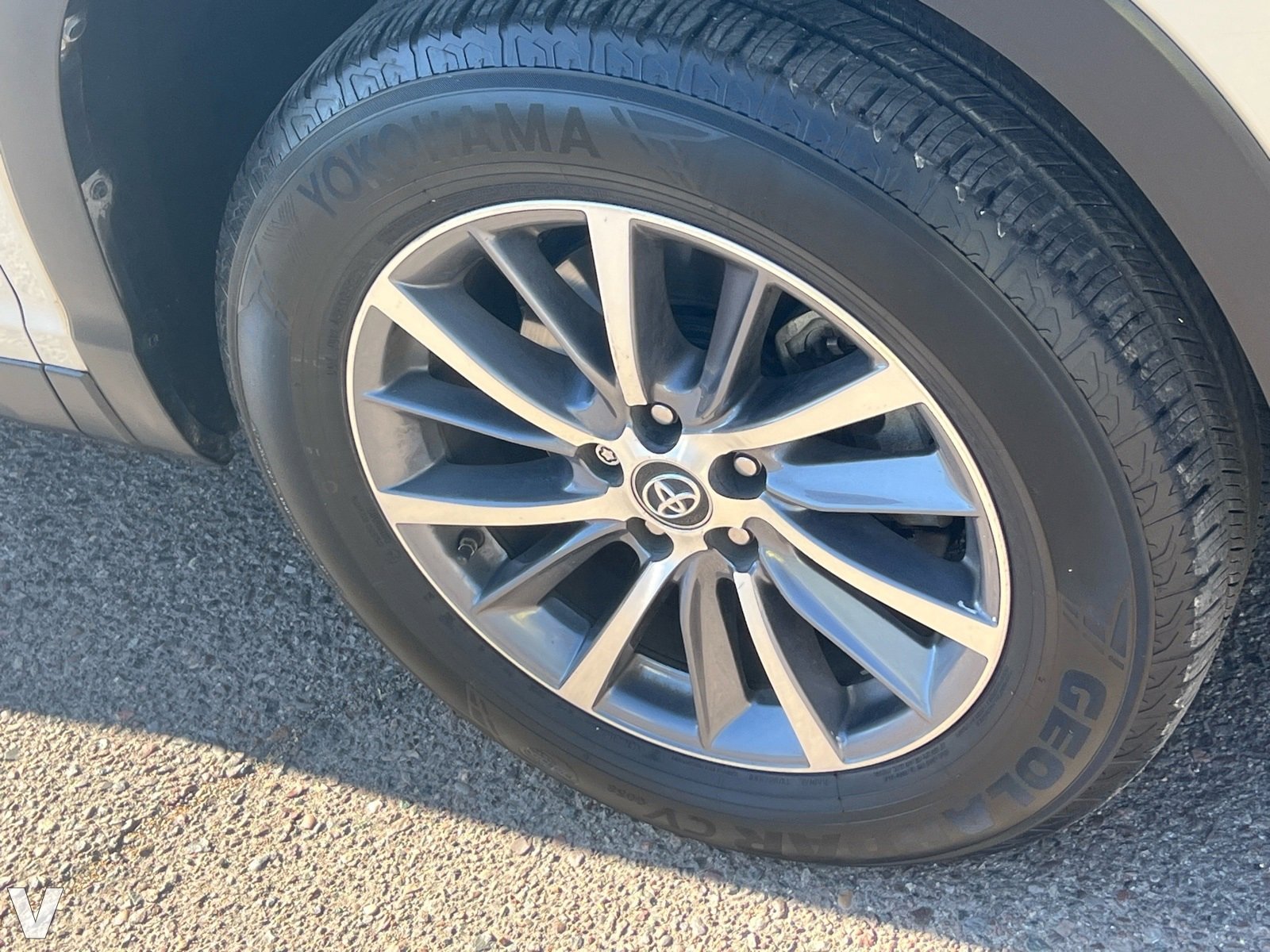 Image 10 of 2019 Toyota Highlander SE SUV