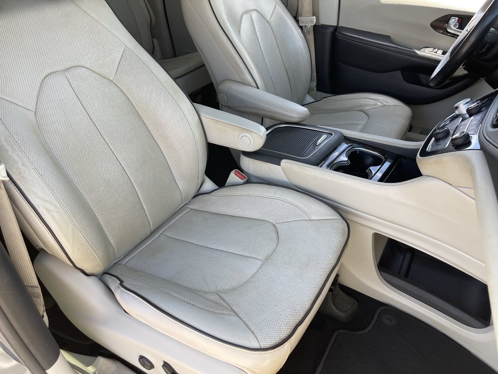 2021 Chrysler Pacifica Limited - Photo 12