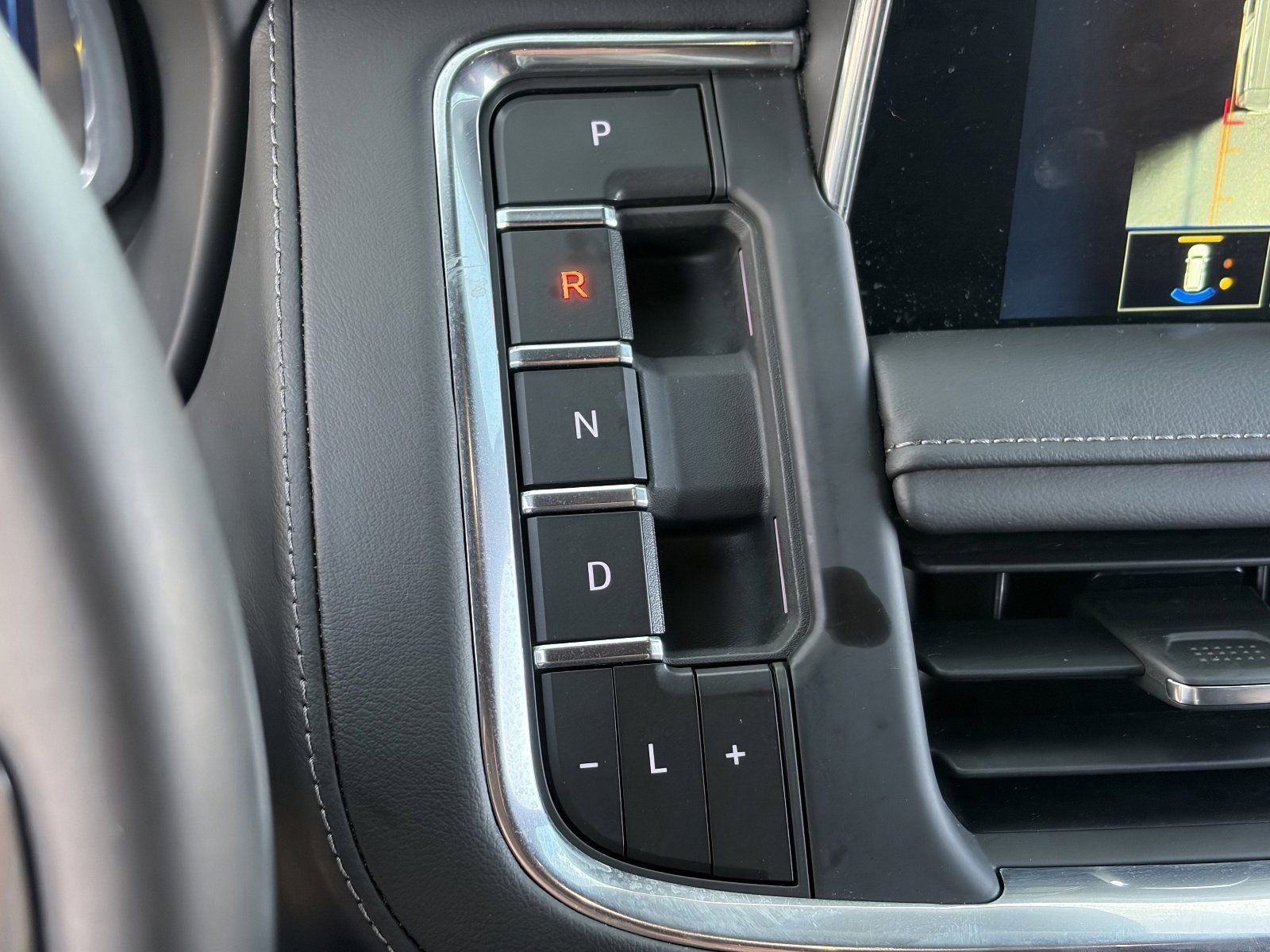 2023 Chevrolet Suburban Z71 - Photo 31