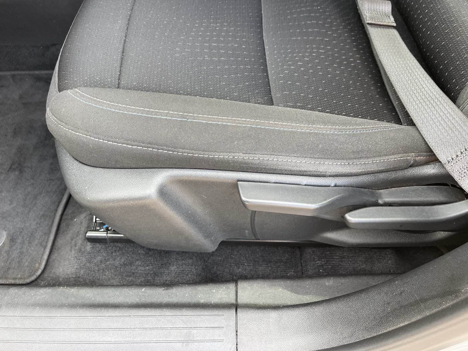 2025 Chevrolet Equinox EV LT - Photo 21