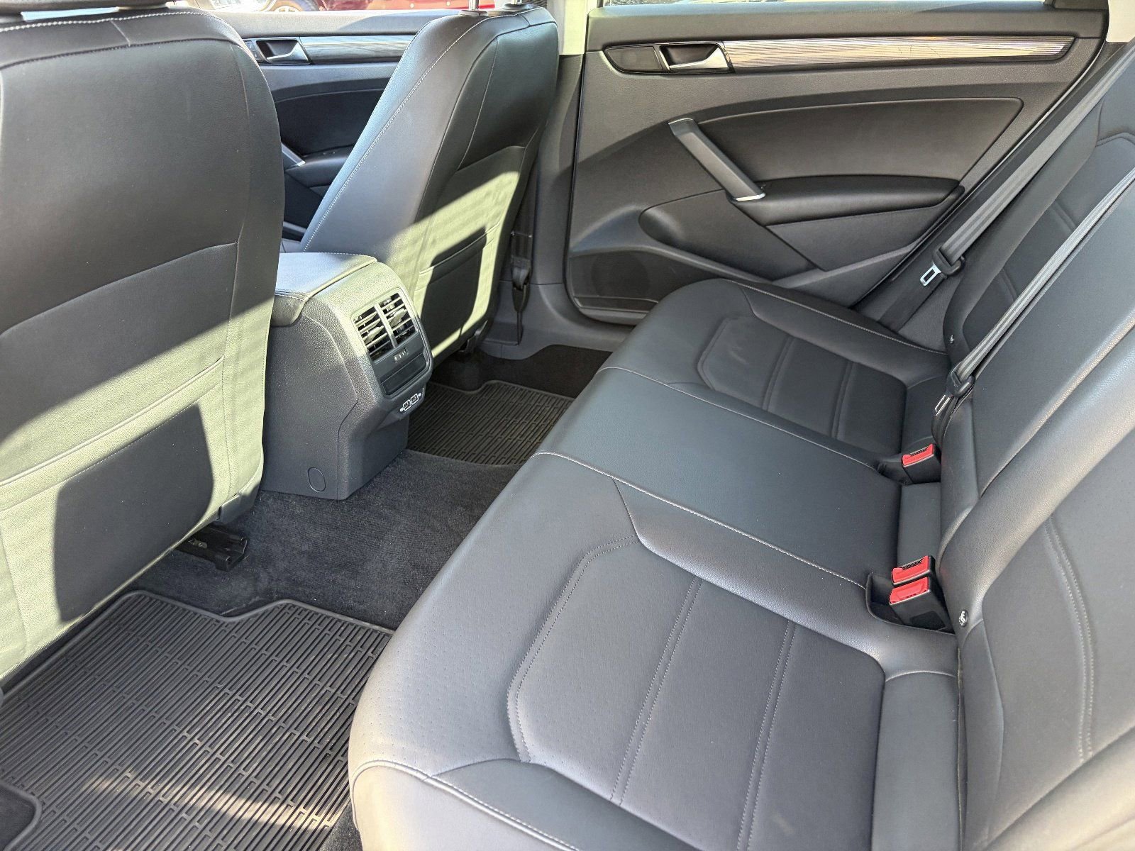 2020 Volkswagen Passat R-Line - Photo 18