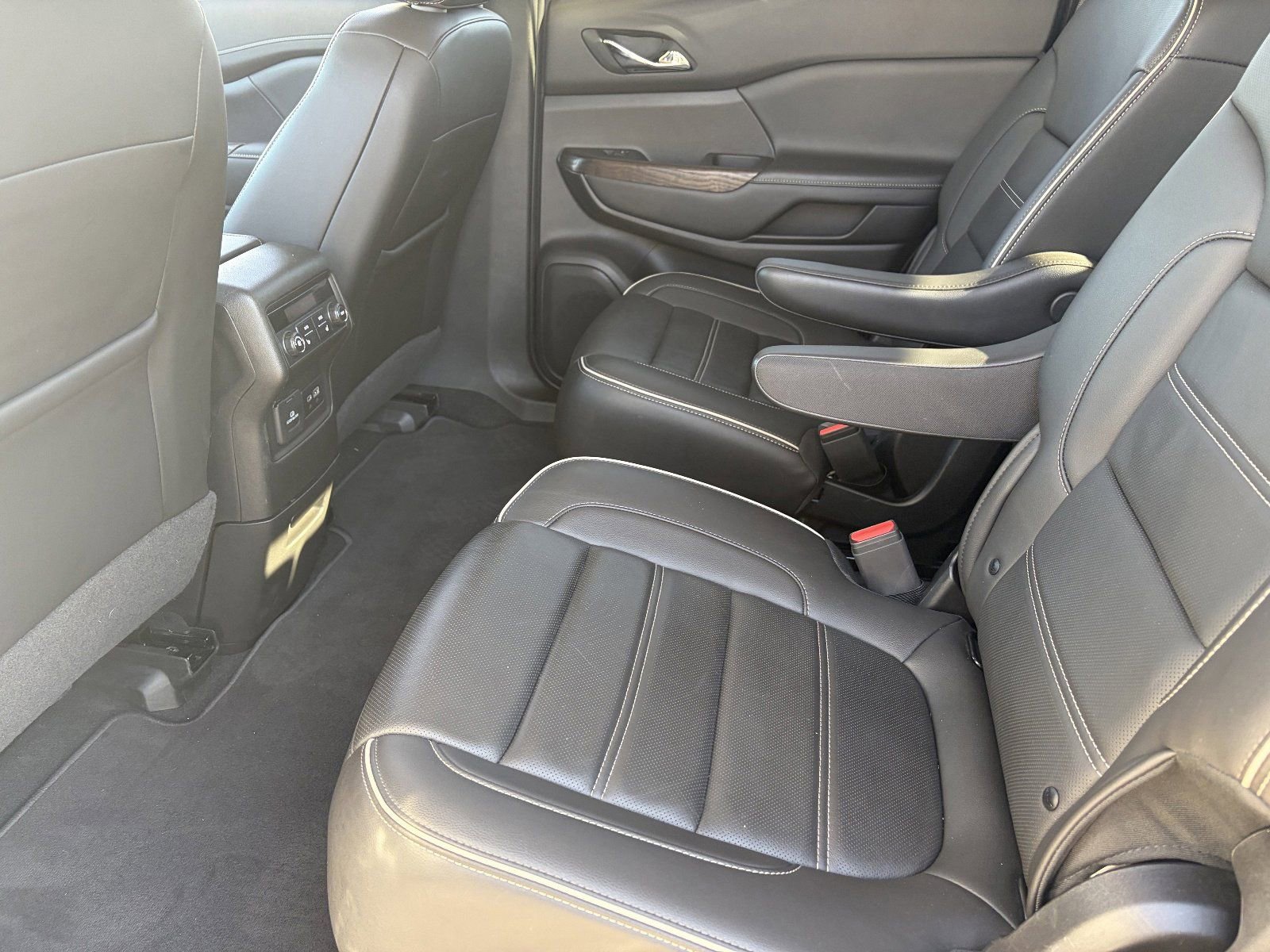 2023 GMC Acadia Denali - Photo 18