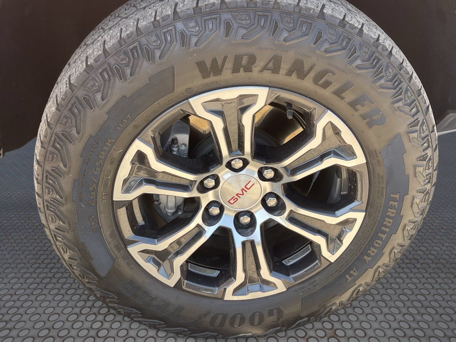 2025 GMC Canyon AT4 - Photo 10