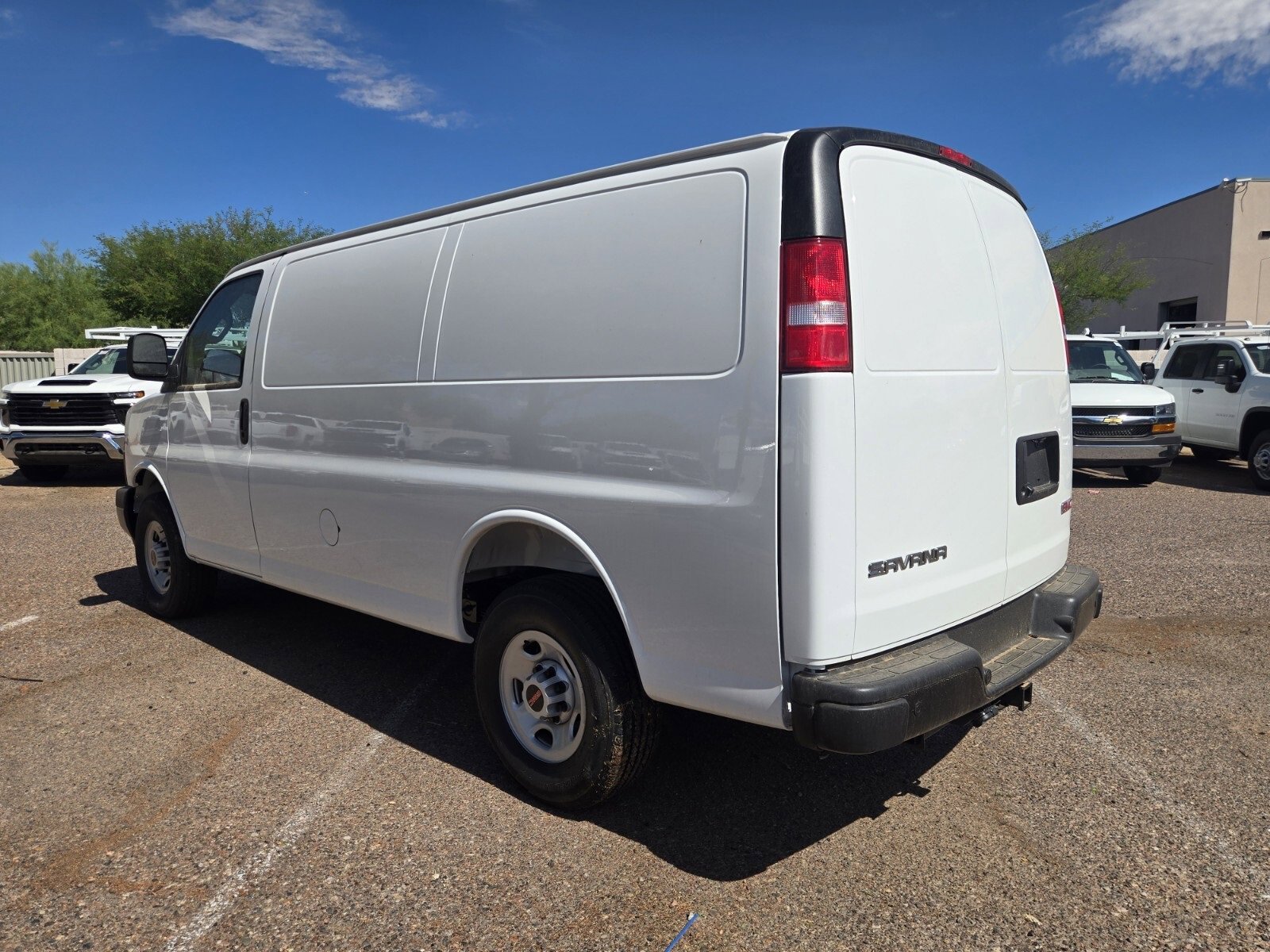 2025 Gmc Savana Cargo 2500 photo 2