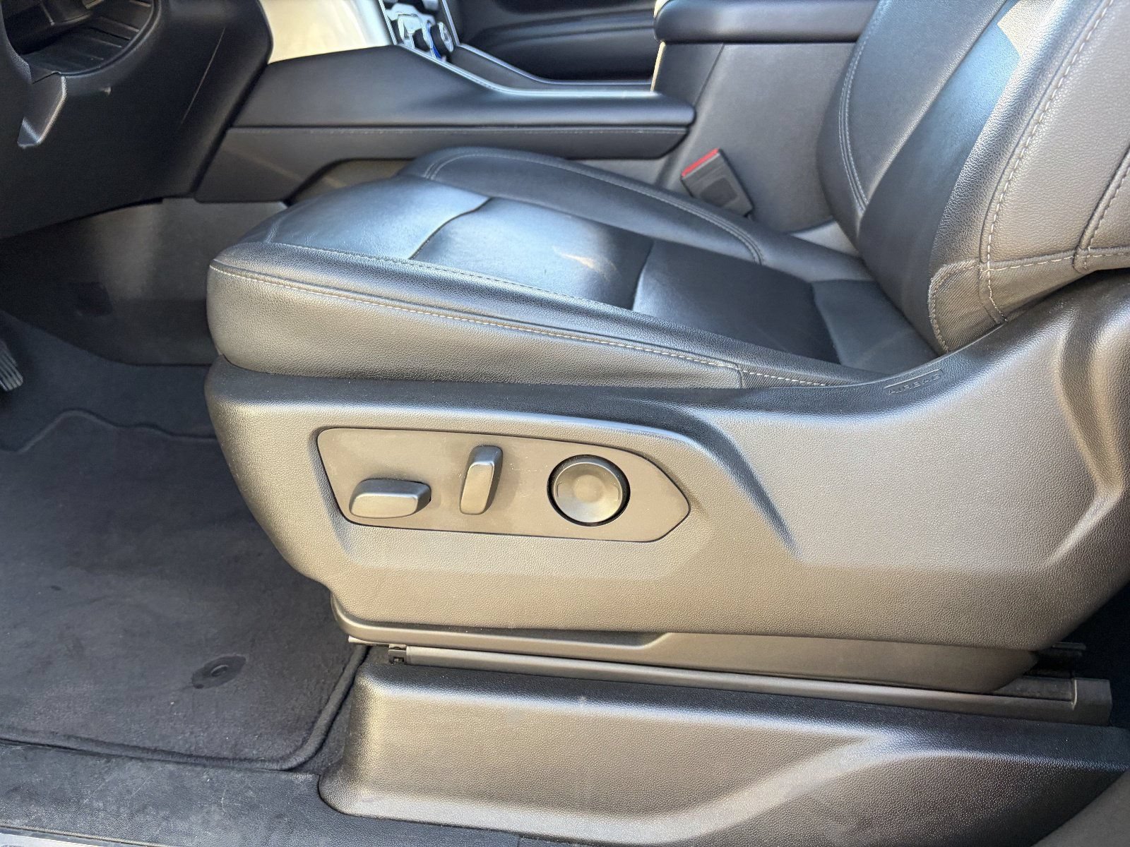 2022 Chevrolet Suburban Z71 - Photo 22
