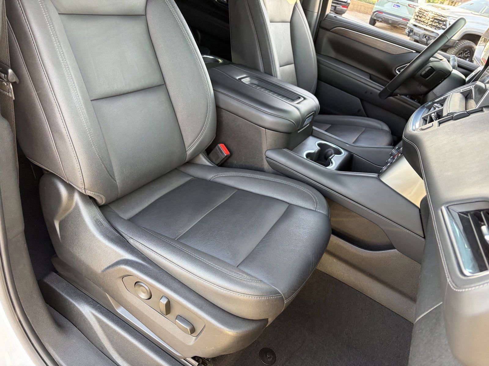 2023 Chevrolet Suburban Z71 - Photo 11
