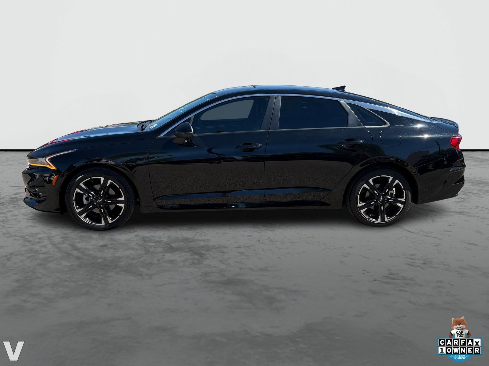 2024 Kia K5 GT-Line photo 2