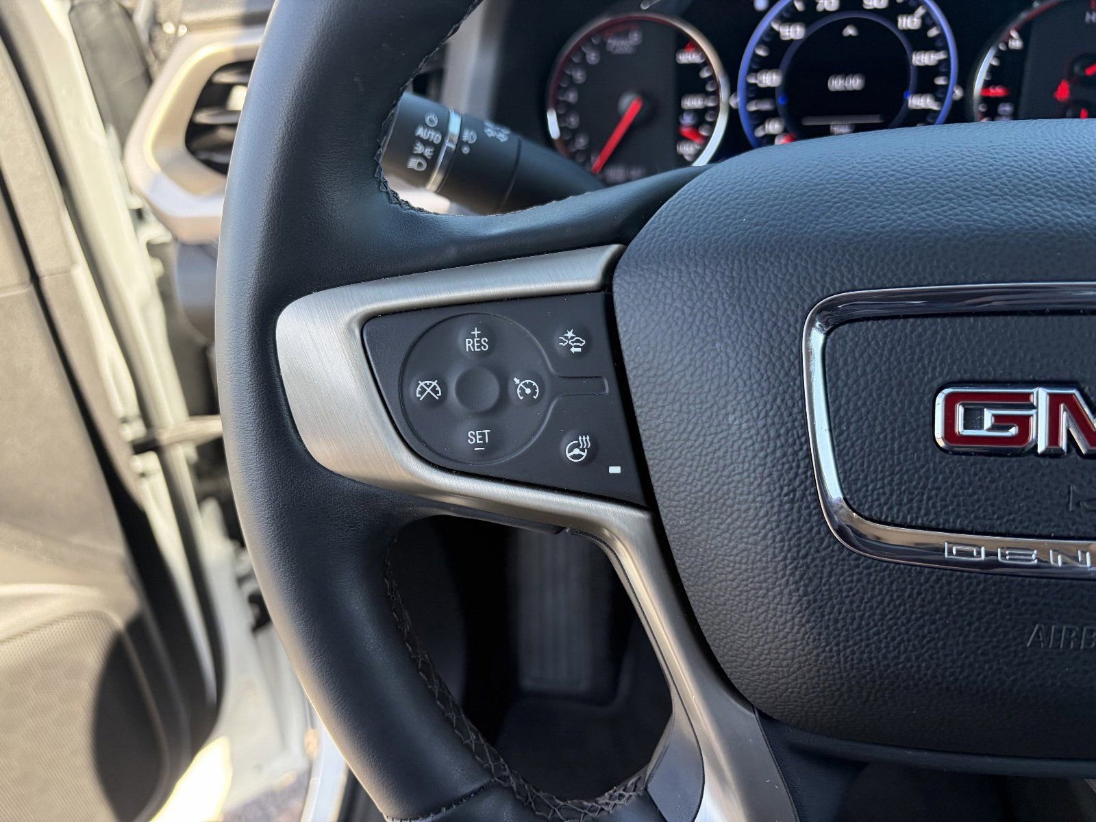 2023 GMC Acadia Denali - Photo 25
