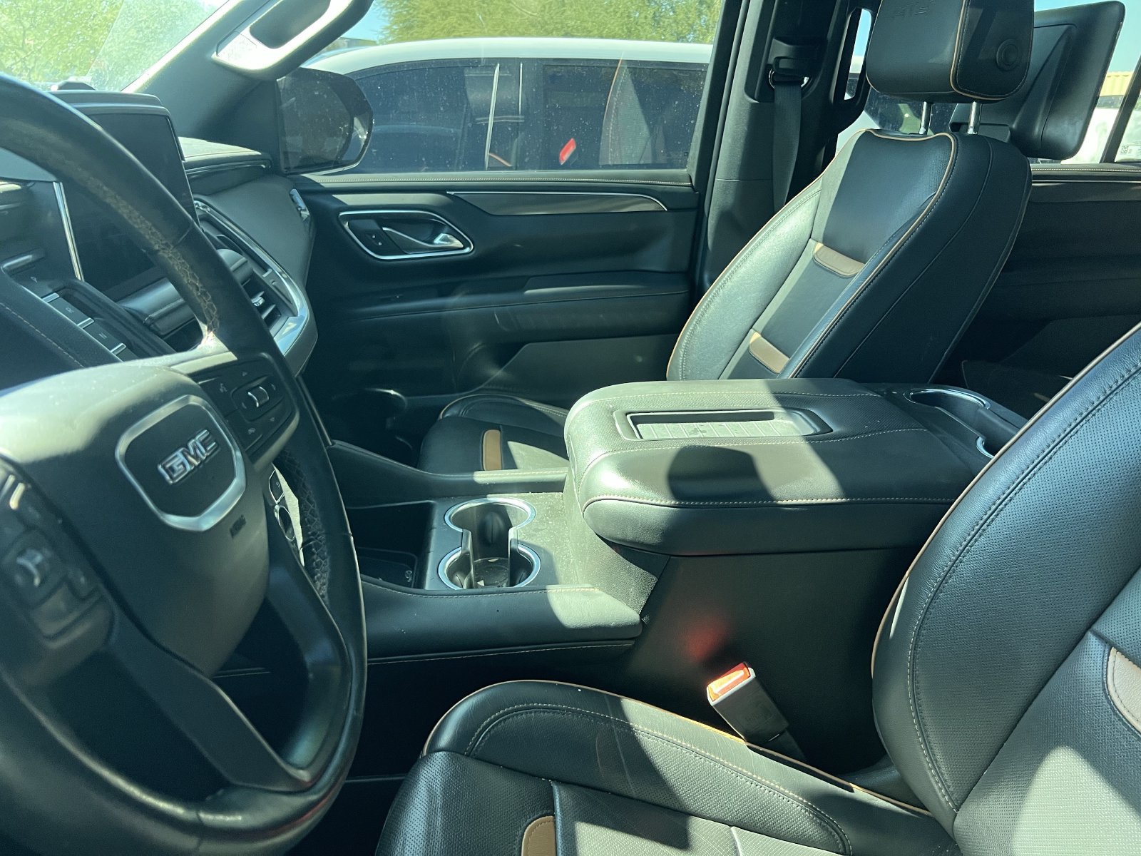 2021 GMC Yukon AT4 - Photo 12