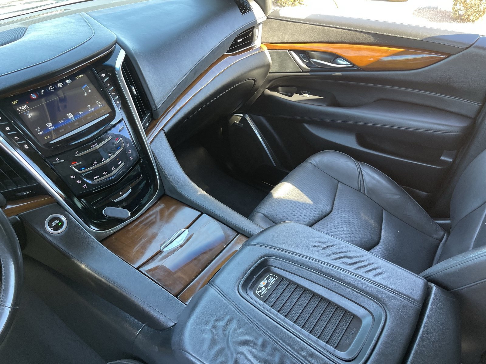 2018 Cadillac Escalade Premium Luxury - Photo 17