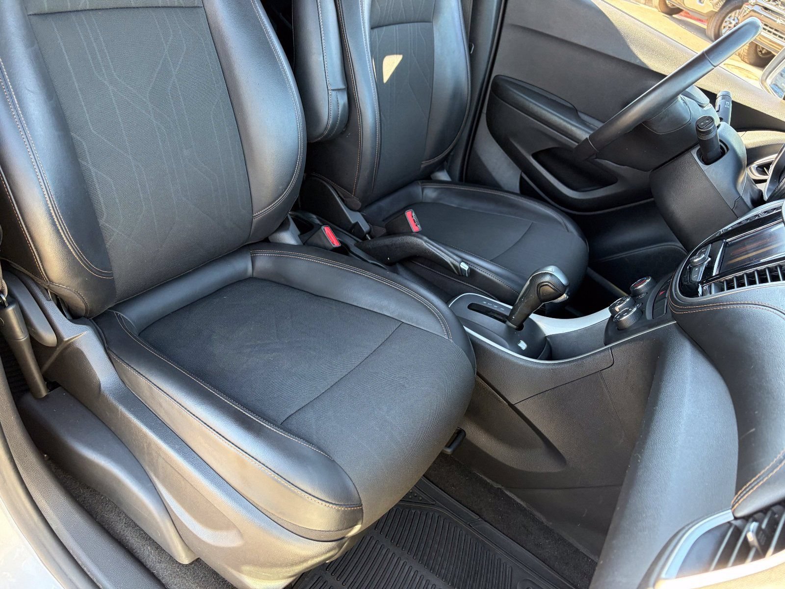 2022 Chevrolet Trax LT - Photo 11