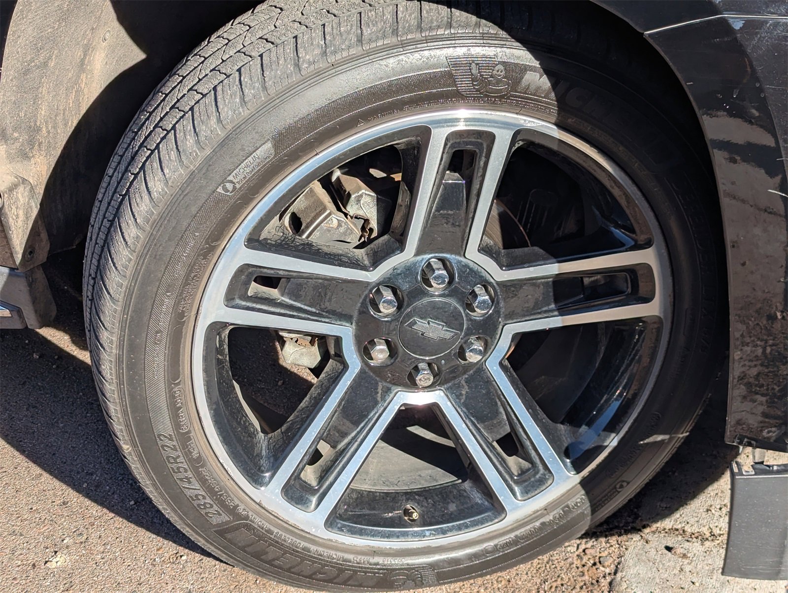 2017 Chevrolet Suburban Premier photo 2