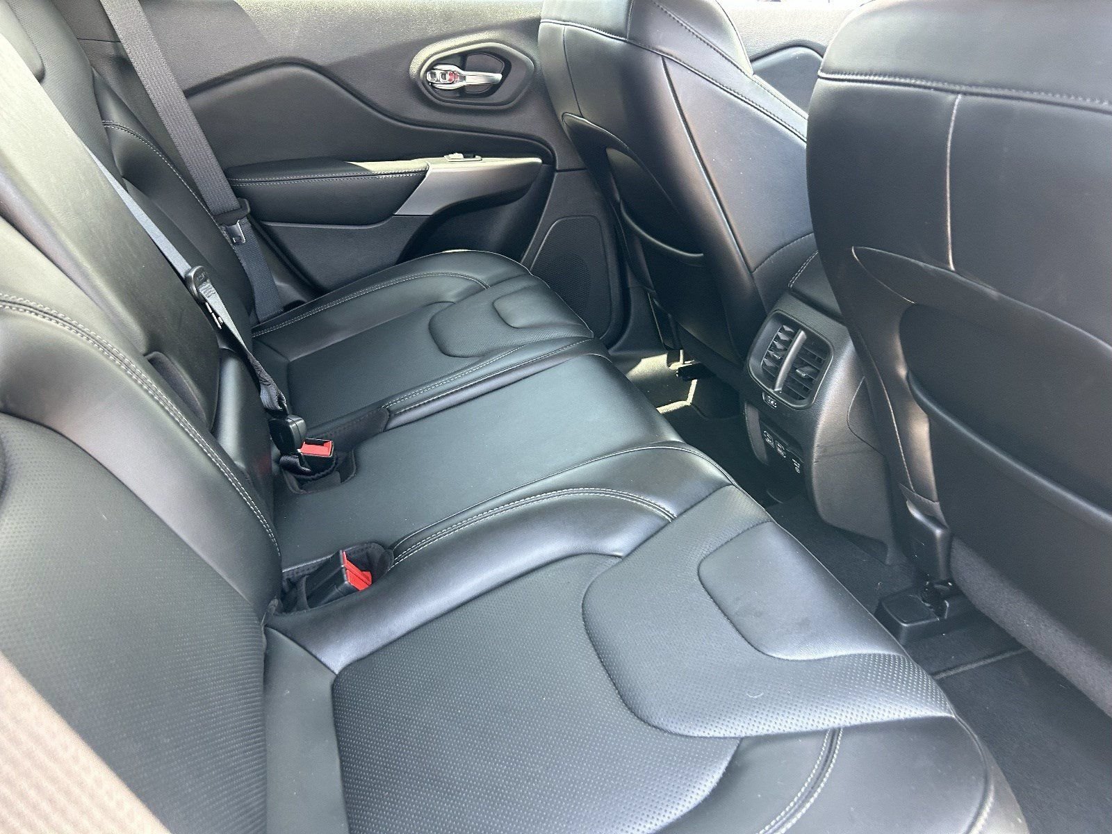 2021 Jeep Cherokee Latitude Lux - Photo 14
