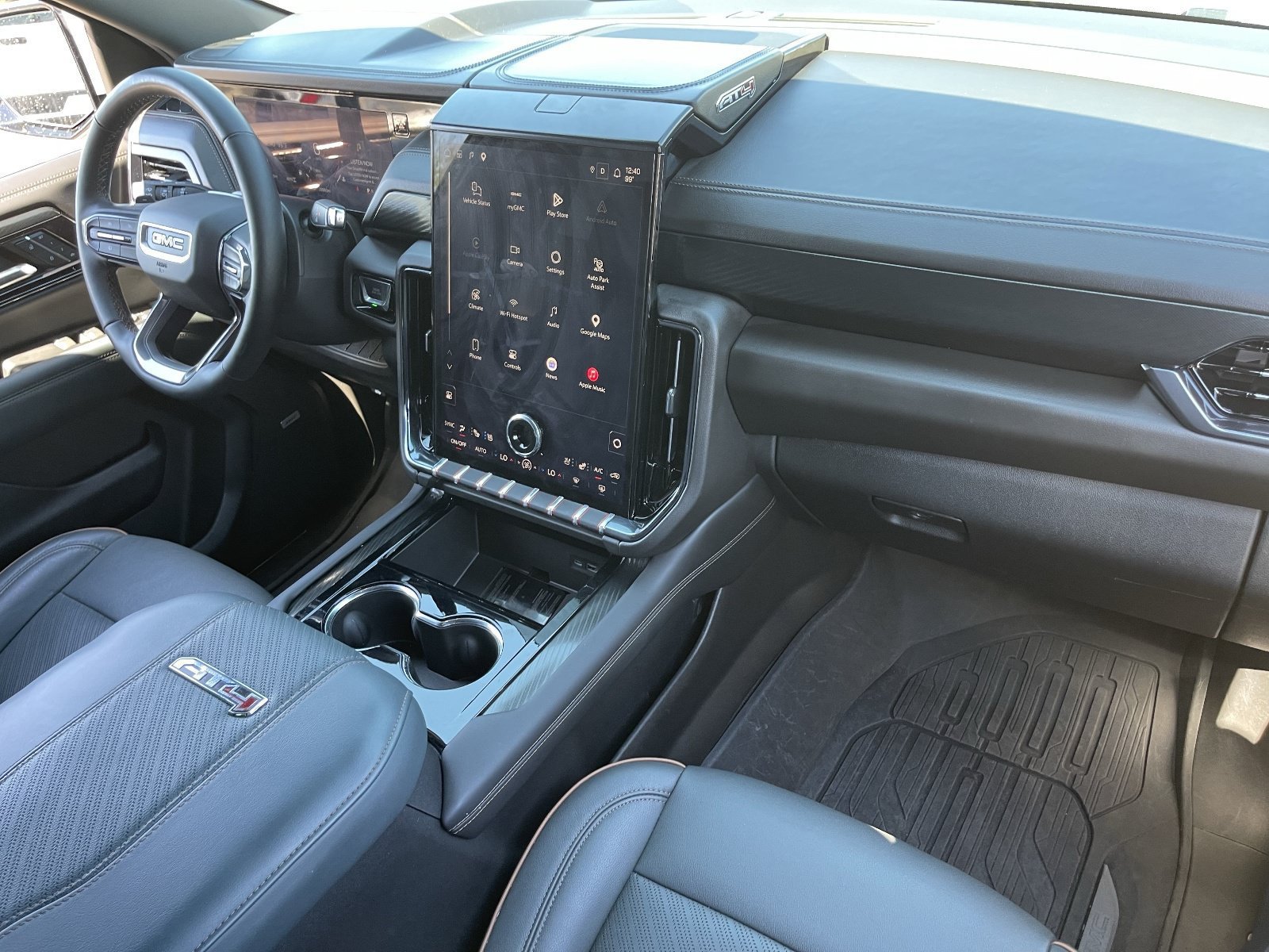 2025 GMC Yukon AT4 - Photo 14