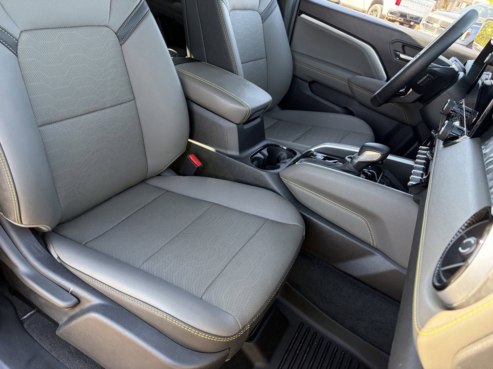 2025 Chevrolet Colorado ZR2 - Photo 11