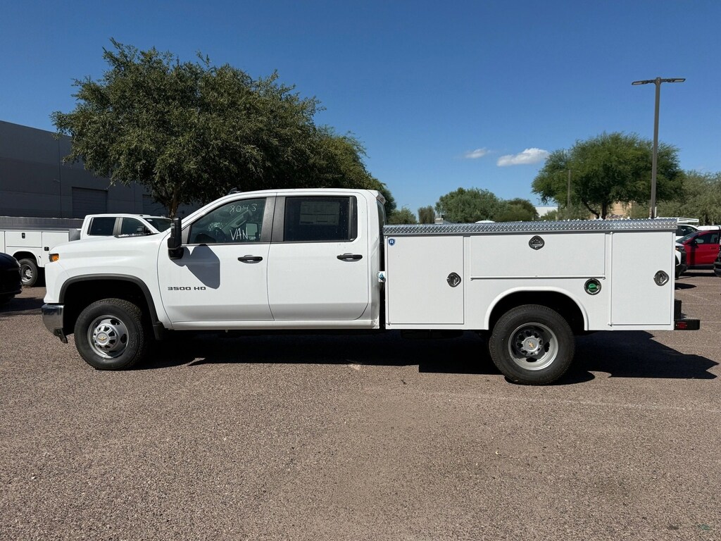 New 2025 Chevrolet Silverado 3500 HD Chassis Cab Work Truck Truck Crew Cab