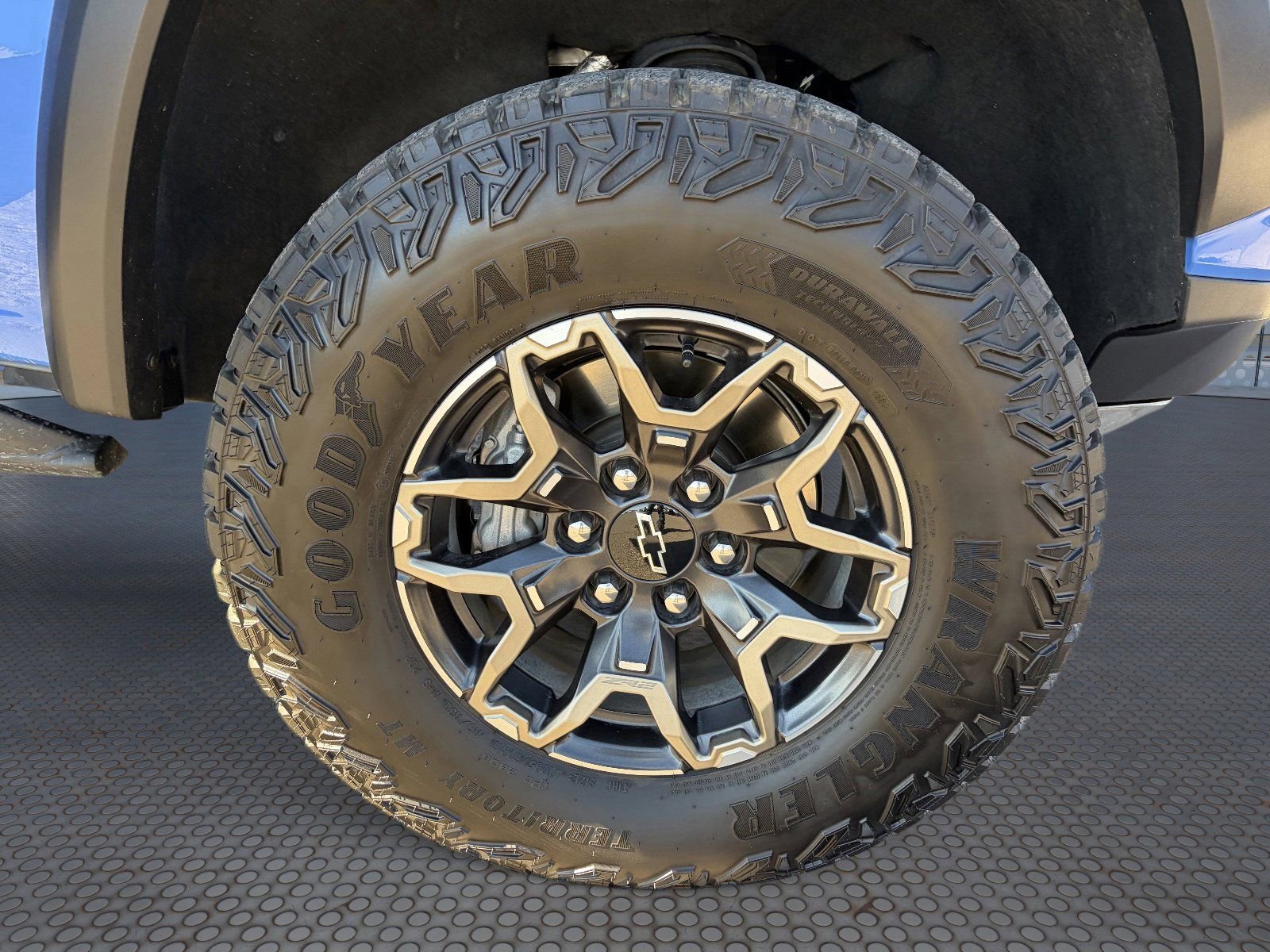 2025 Chevrolet Colorado ZR2 - Photo 10