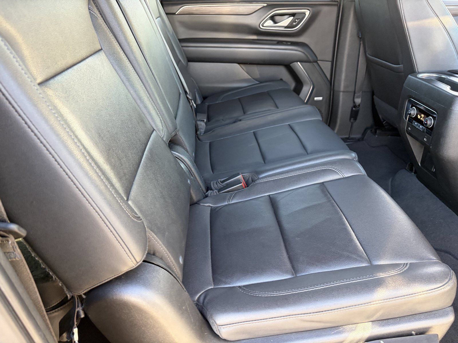 2022 Chevrolet Suburban Z71 - Photo 14