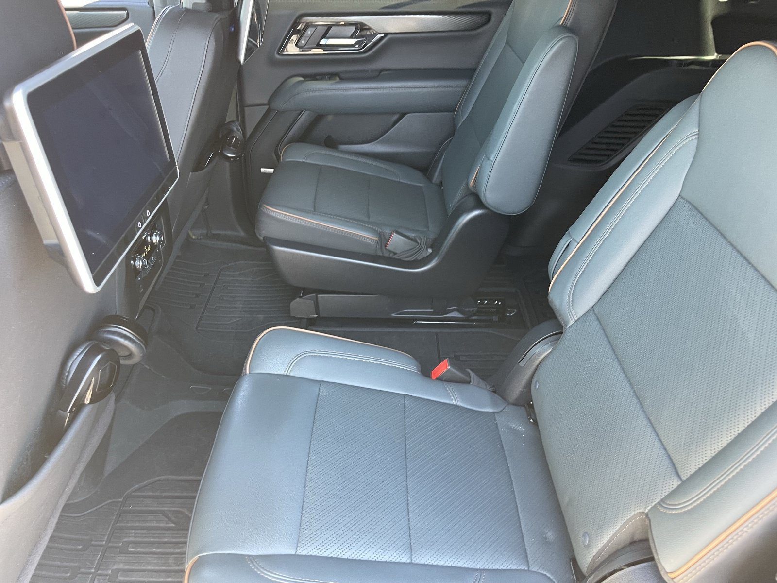 2025 GMC Yukon AT4 - Photo 19