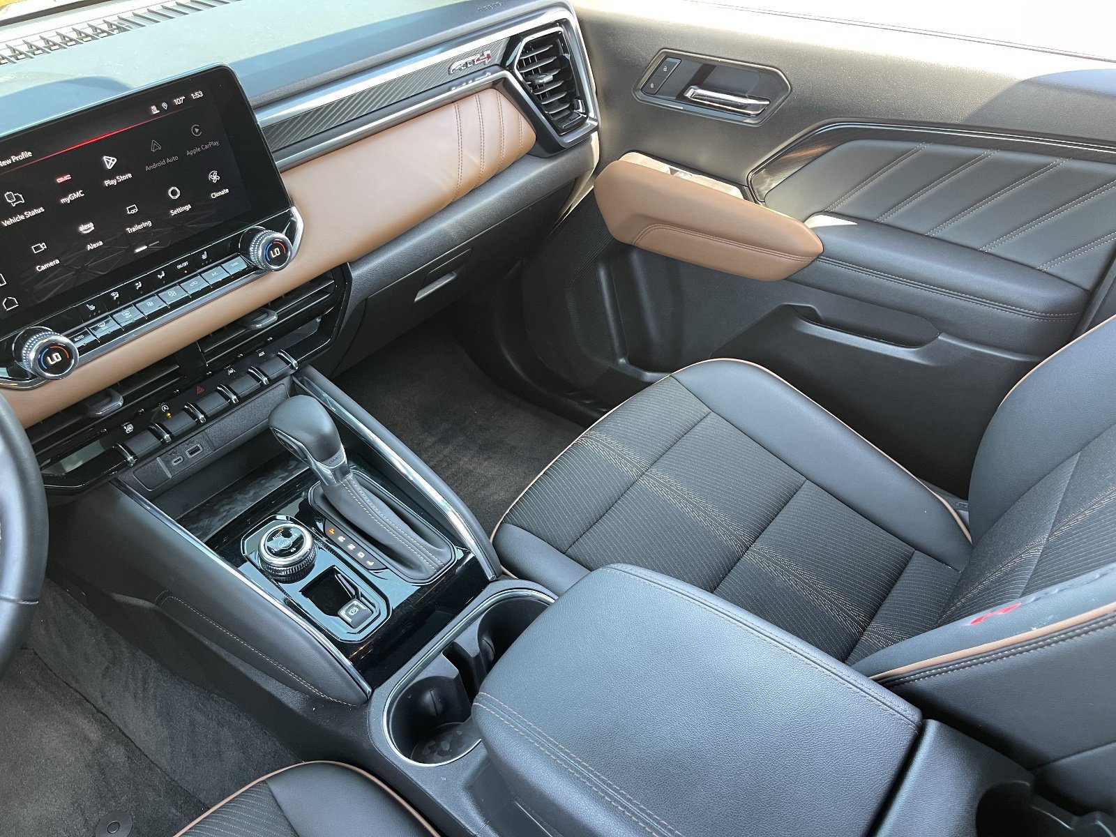 2025 GMC Canyon AT4 - Photo 17
