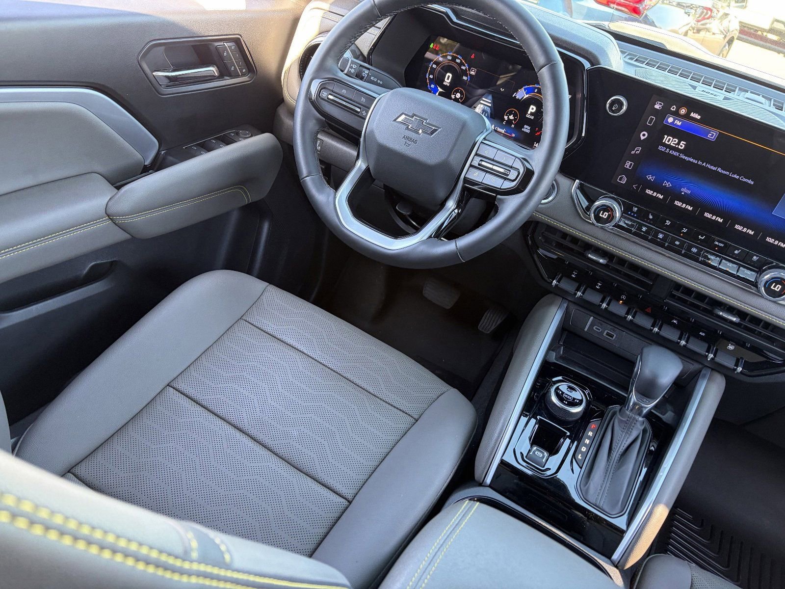 2025 Chevrolet Colorado ZR2 - Photo 15