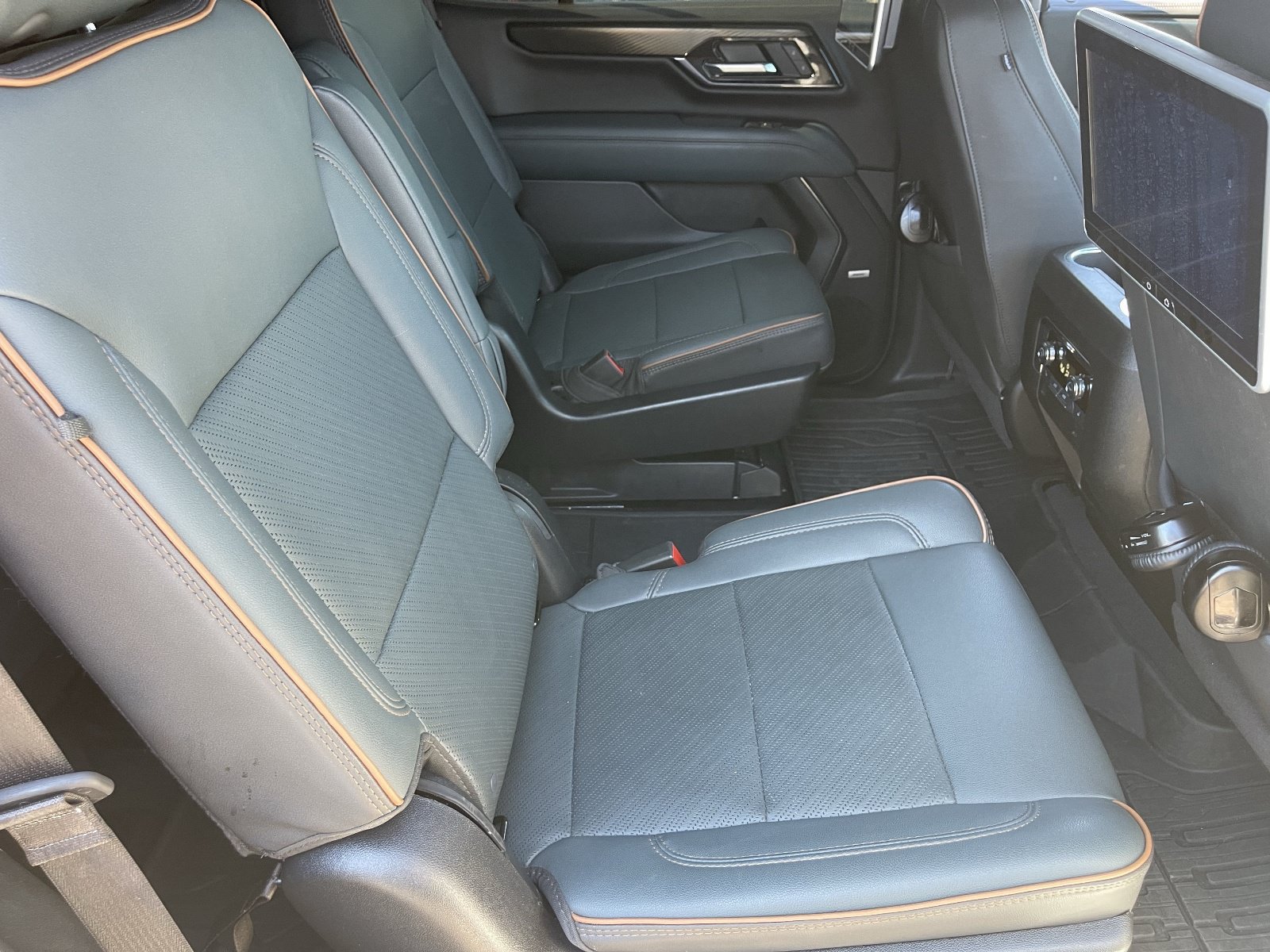 2025 GMC Yukon AT4 - Photo 15
