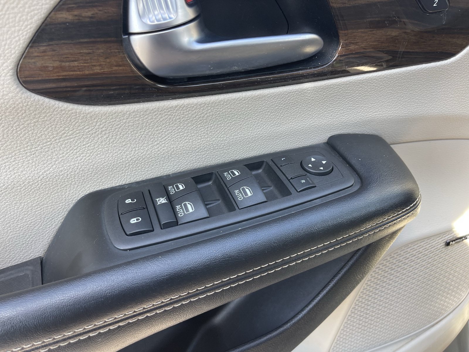 2021 Chrysler Pacifica Limited - Photo 22