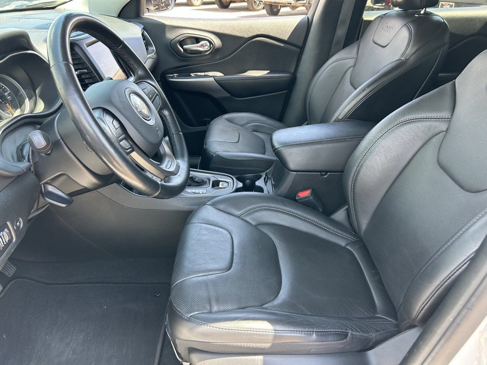 2021 Jeep Cherokee Latitude Lux - Photo 25