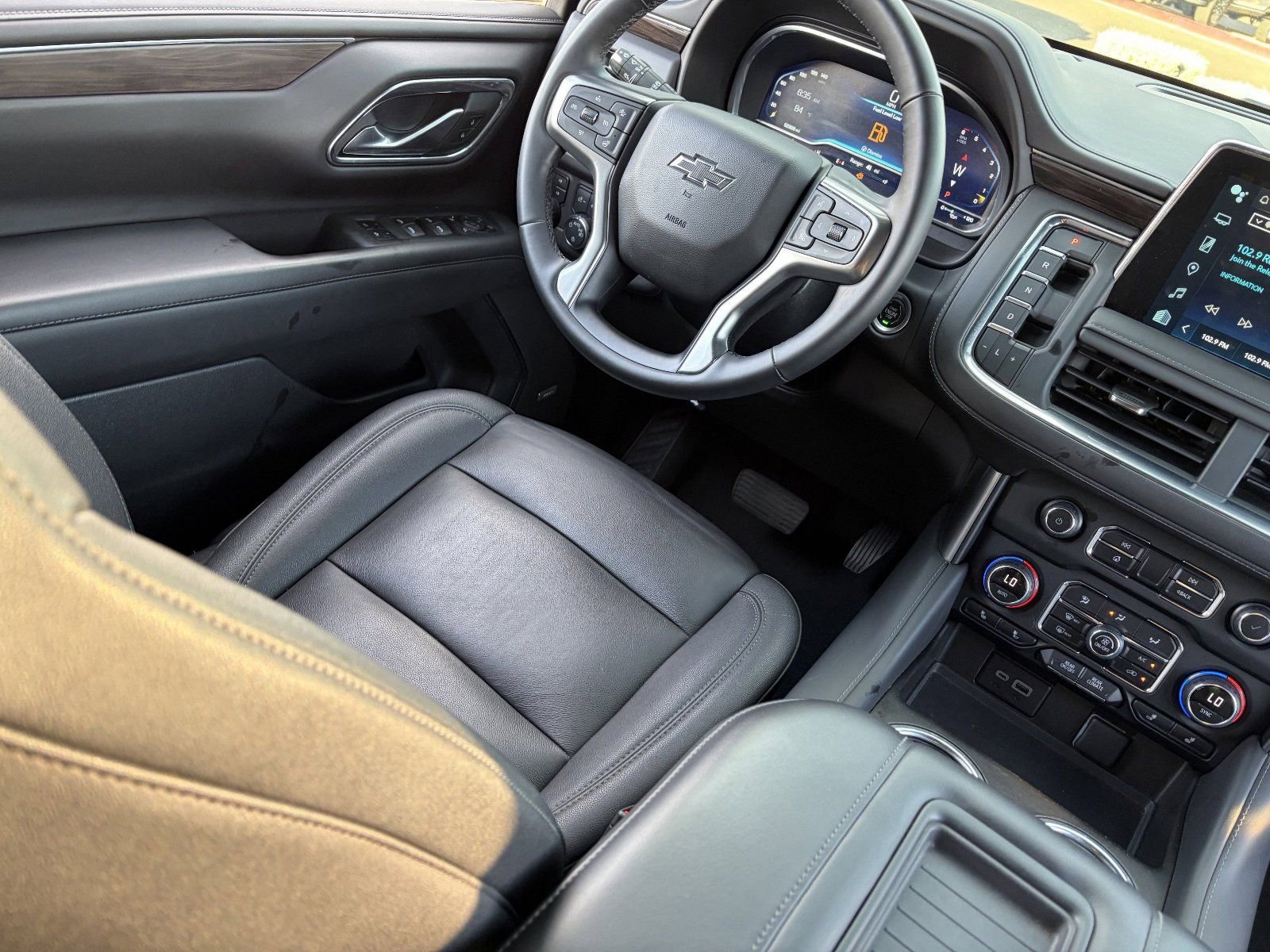 2023 Chevrolet Suburban Z71 - Photo 15