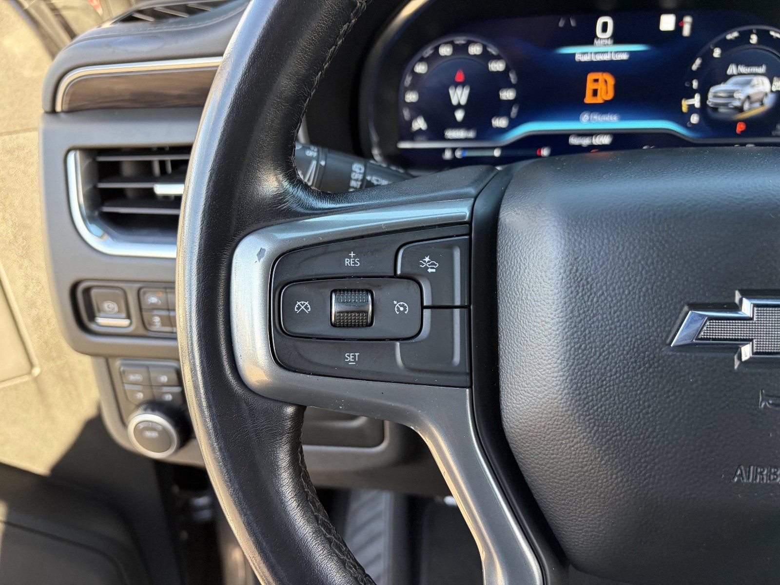 2022 Chevrolet Suburban Z71 - Photo 25