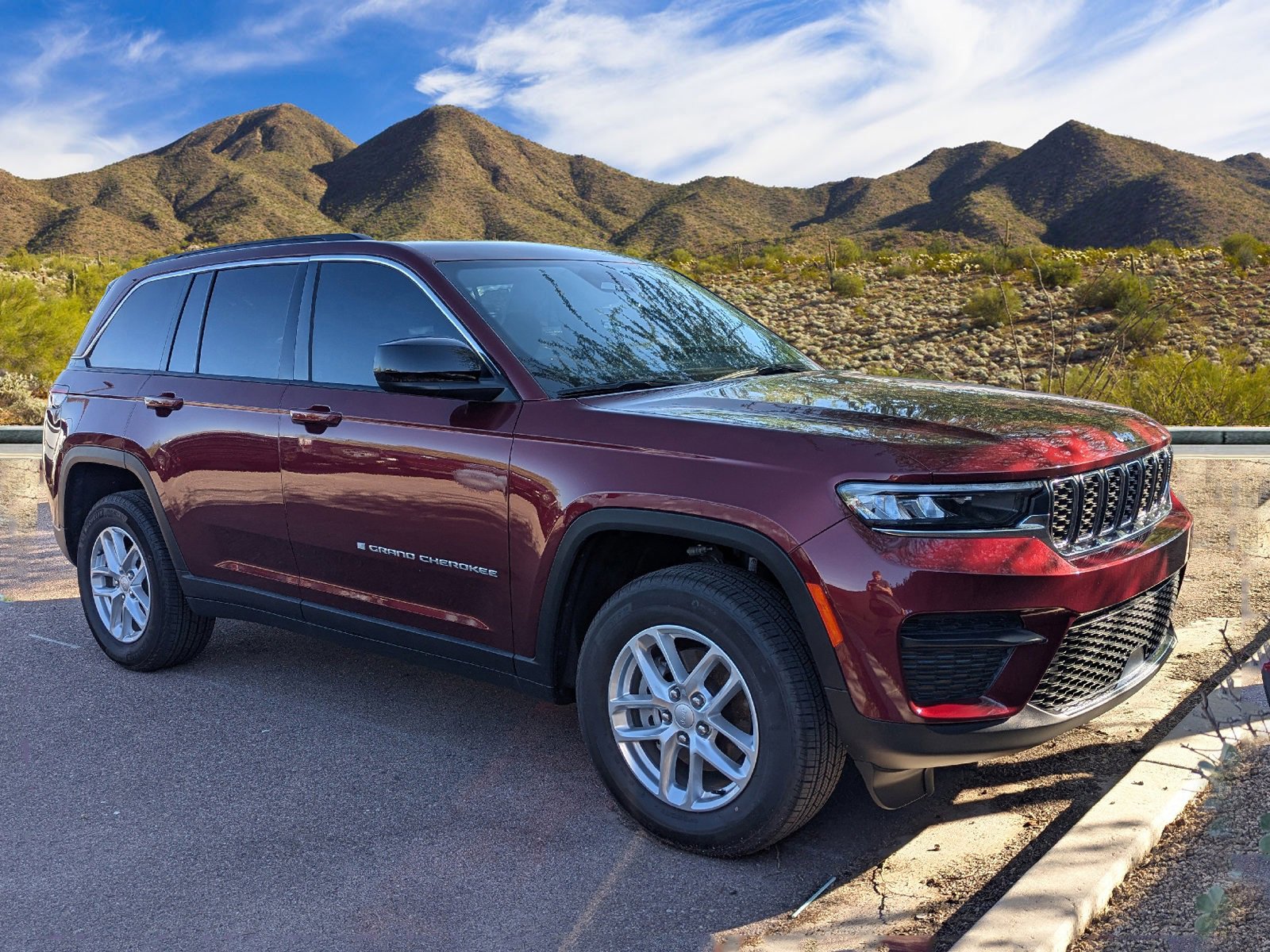 2025 Jeep Grand Cherokee Laredo X photo 3