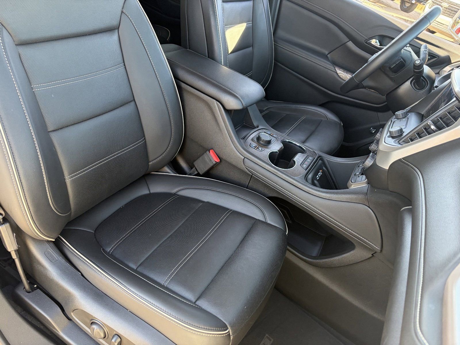 2023 GMC Acadia Denali - Photo 11