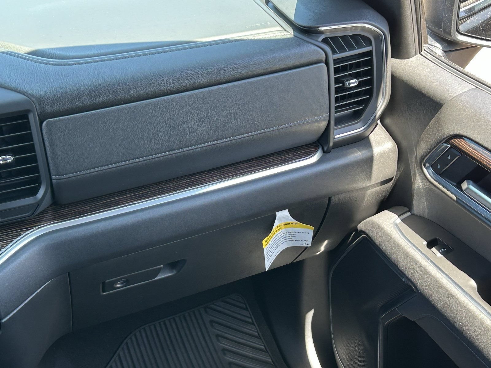 2025 GMC Sierra 1500 SLE - Photo 18