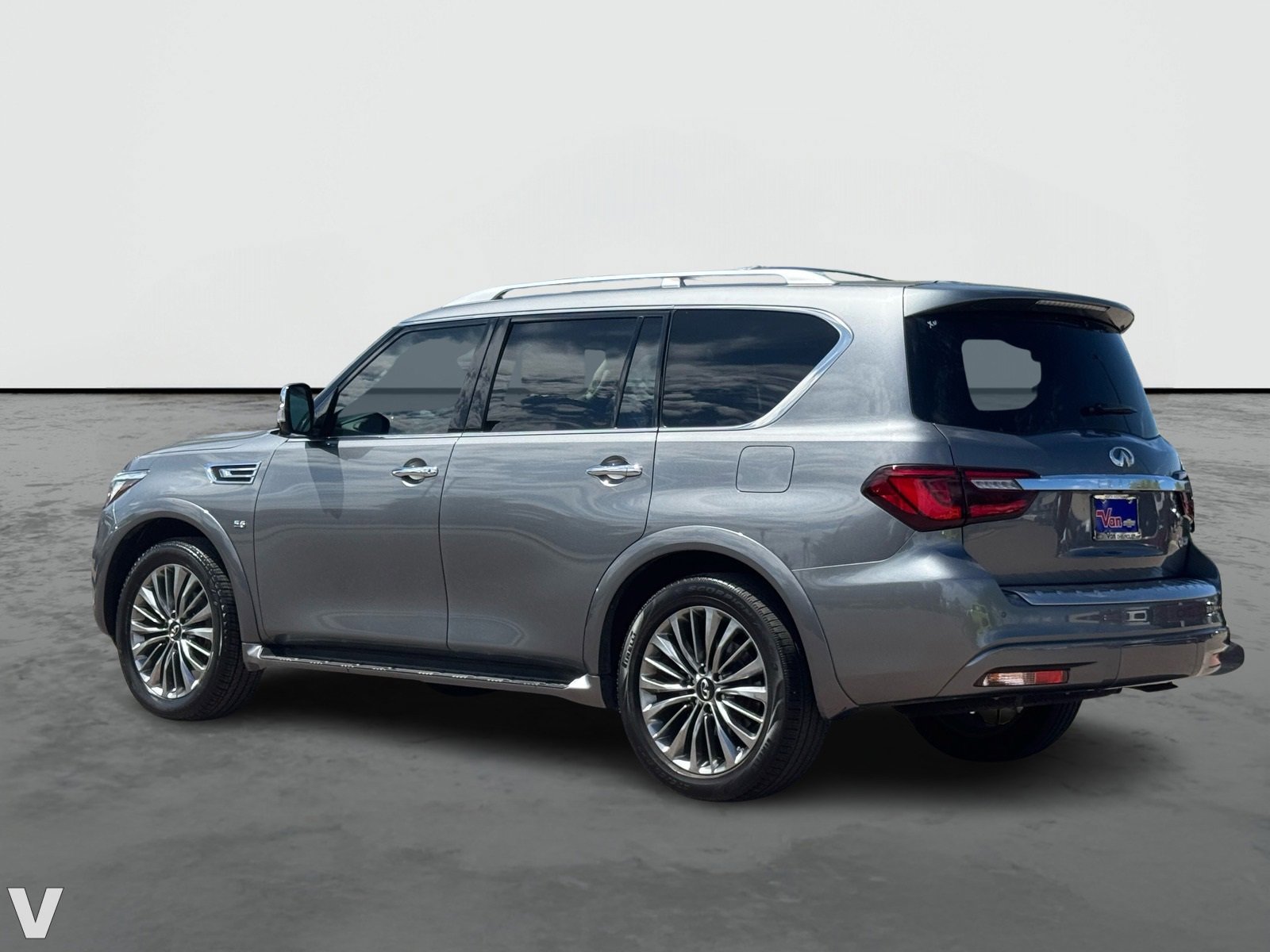 2019 Infiniti QX80 Luxe photo 3