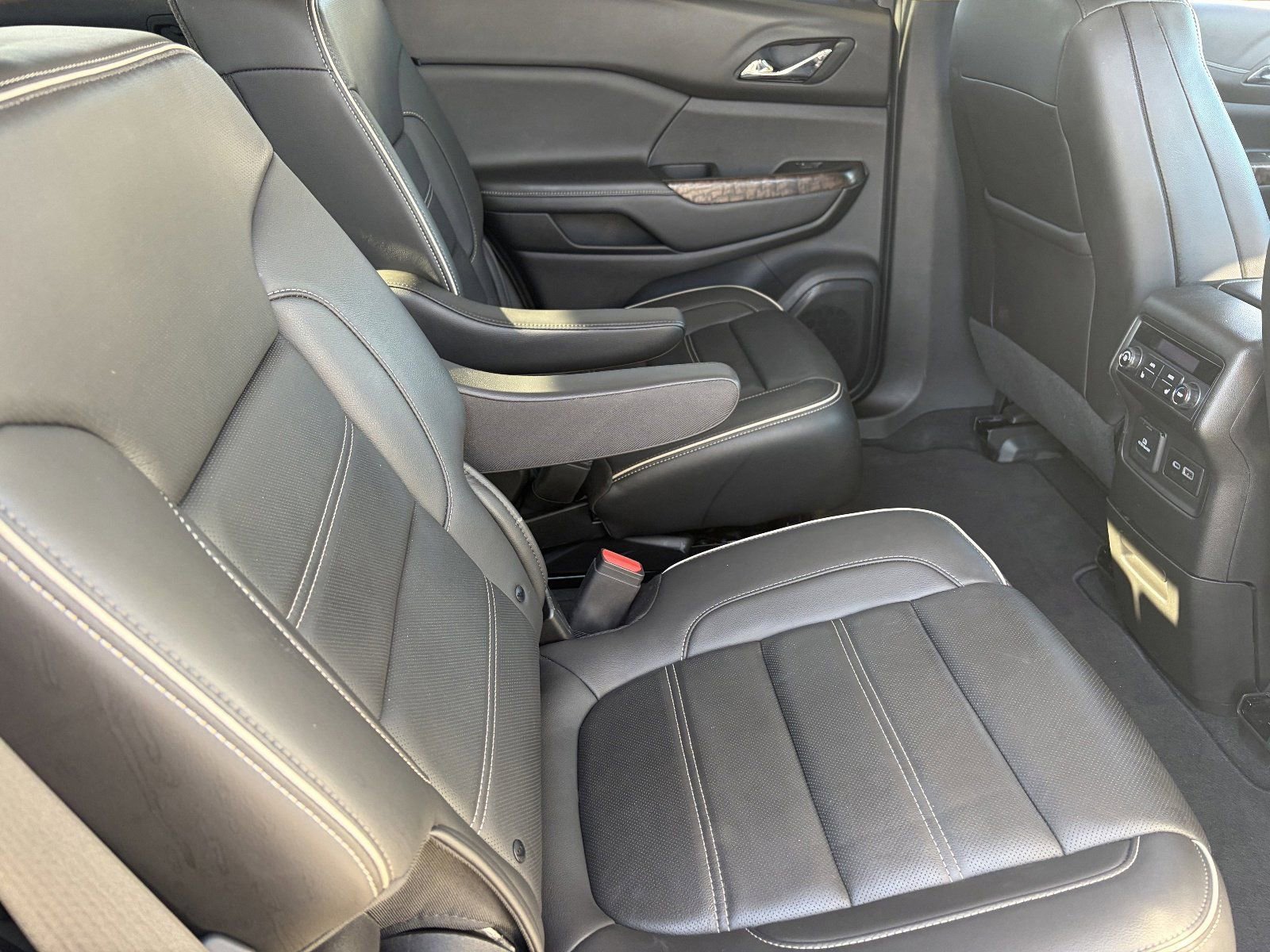 2023 GMC Acadia Denali - Photo 14