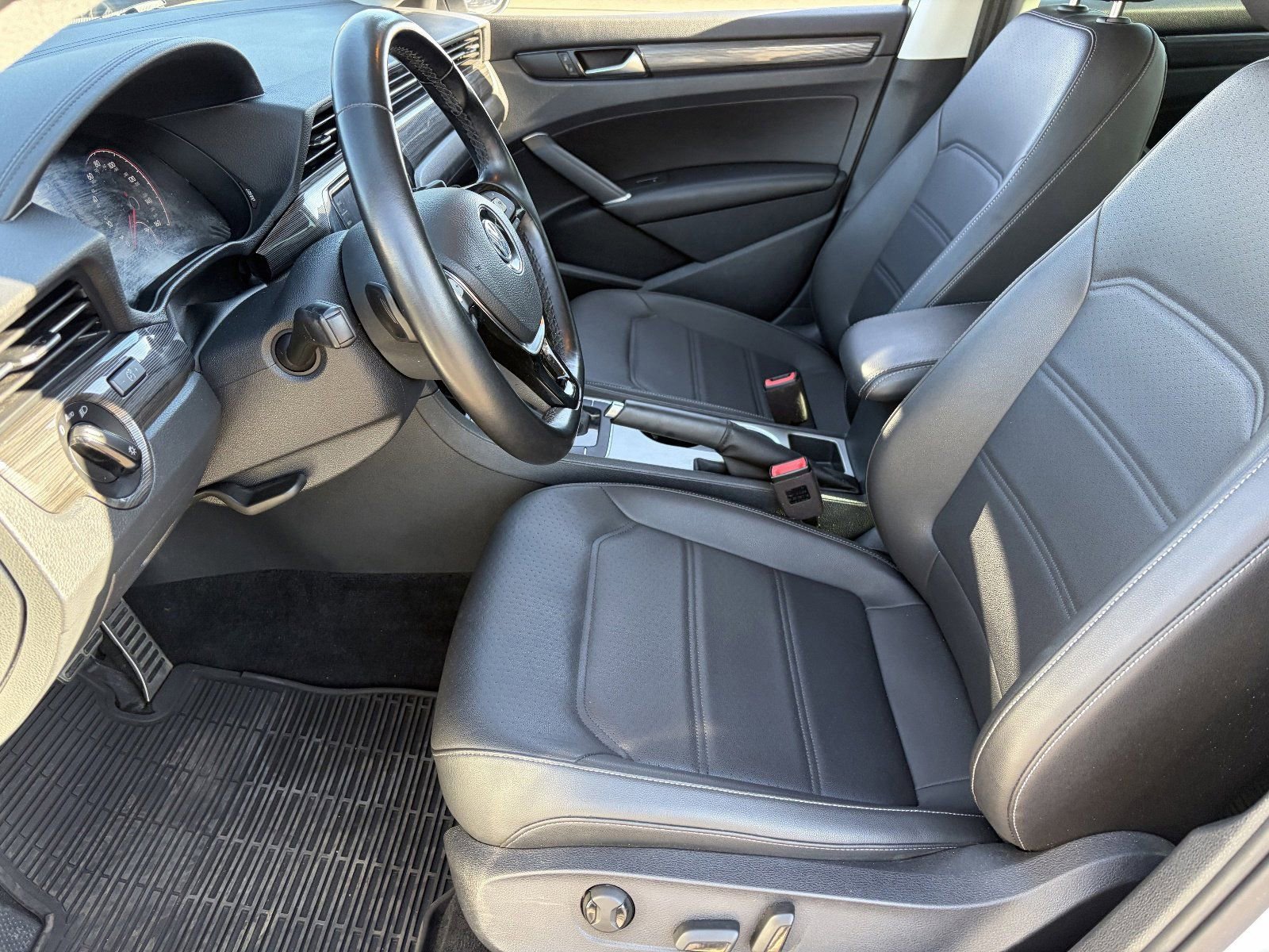 2020 Volkswagen Passat R-Line - Photo 20