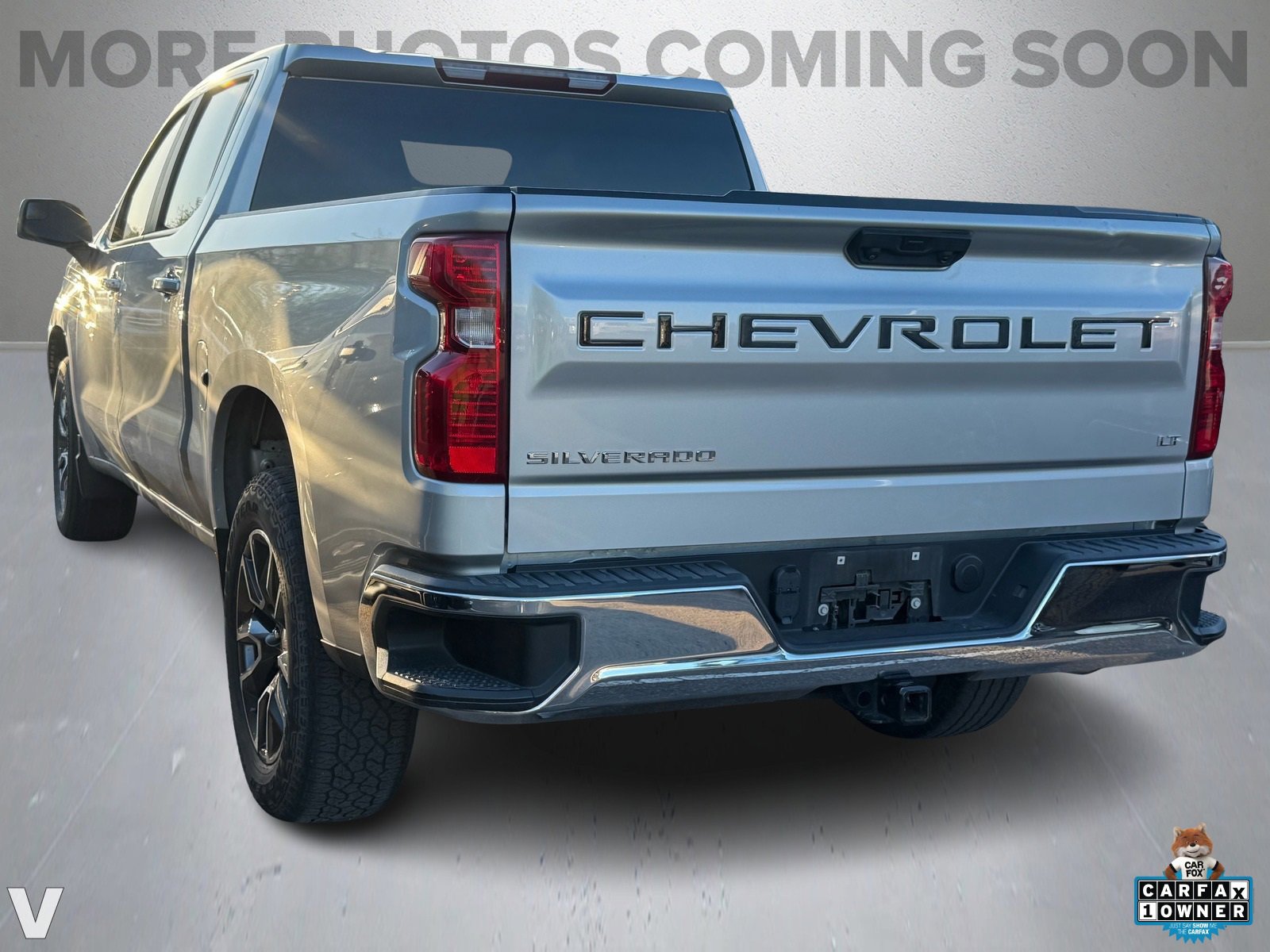 2022 Chevrolet Silverado 1500 LT photo 2