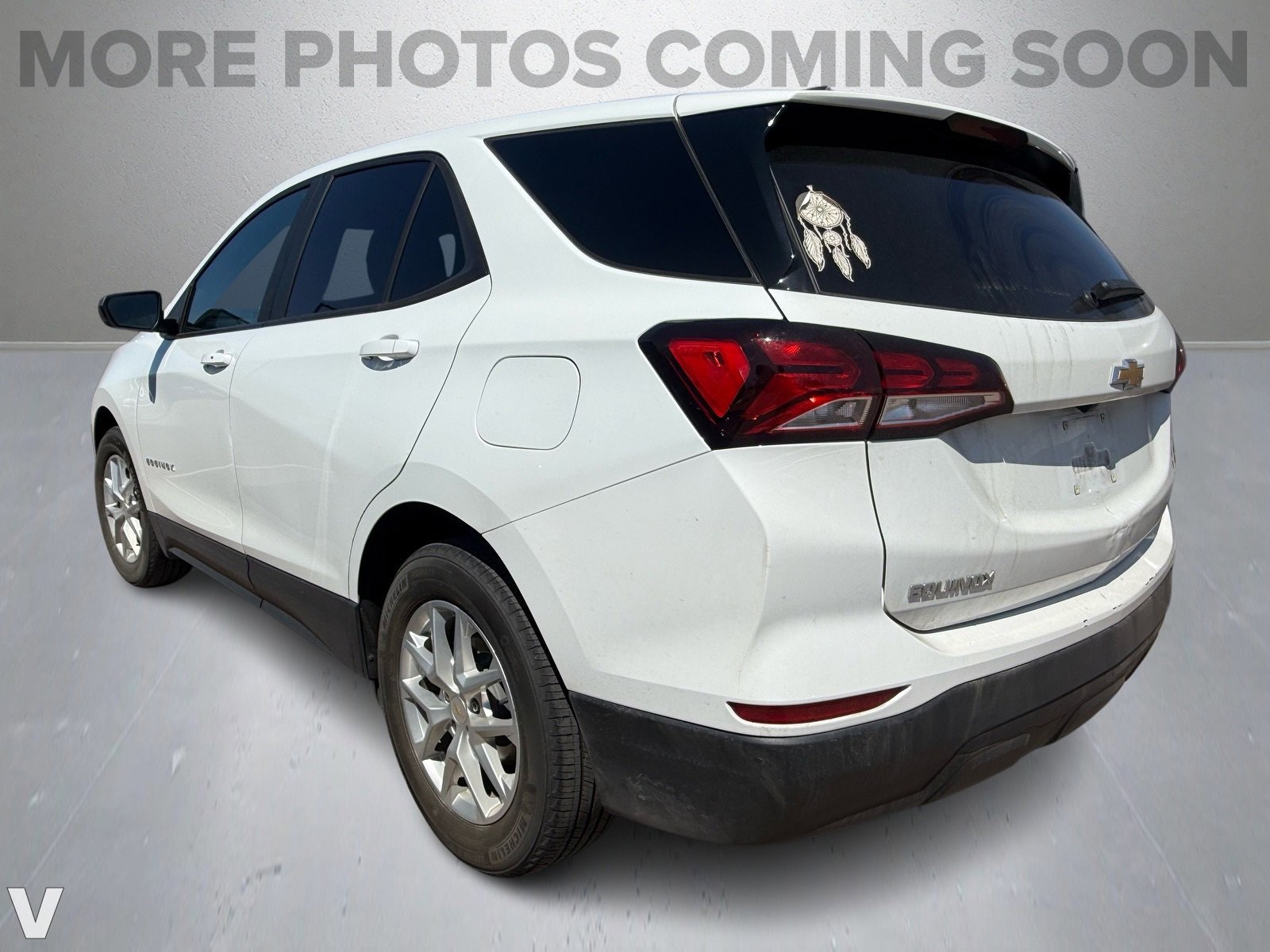 2022 Chevrolet Equinox LS photo 2