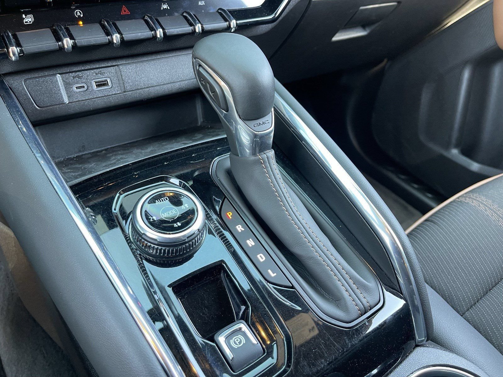 2025 GMC Canyon AT4 - Photo 27