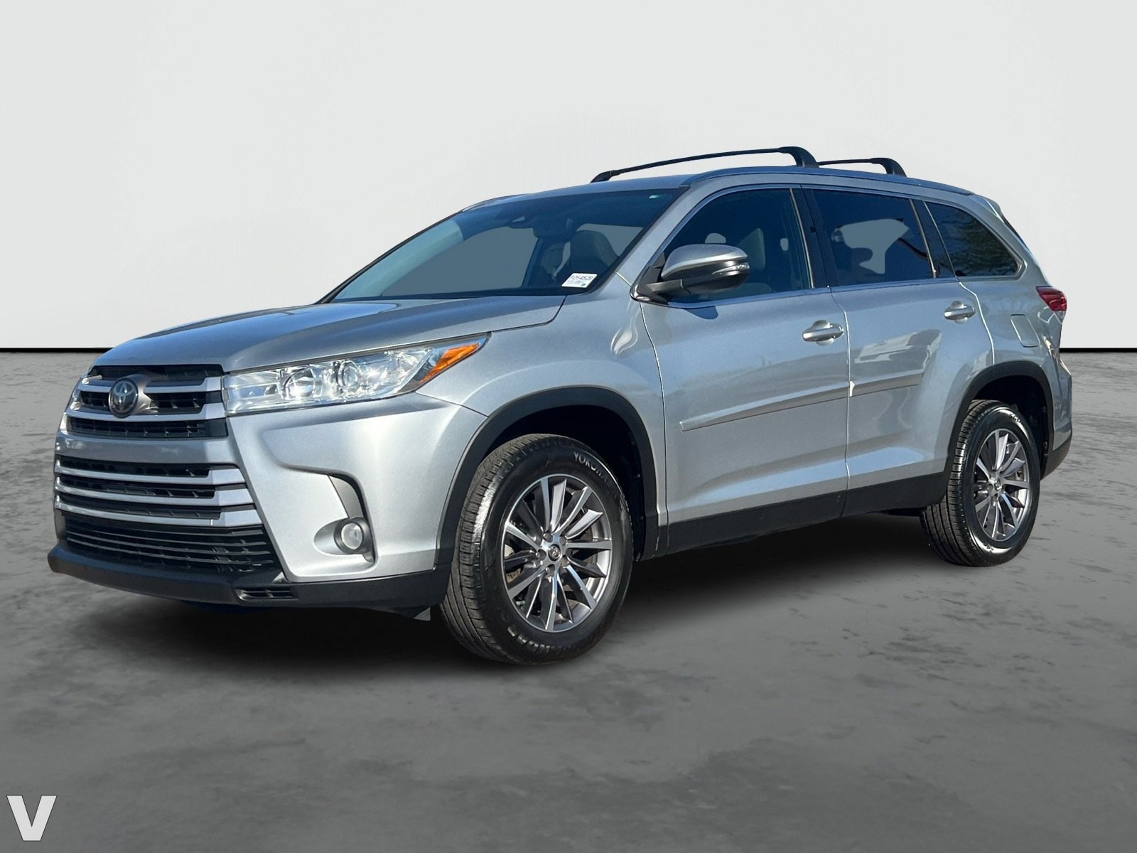 Used 2019 Toyota Highlander XLE with VIN 5TDKZRFH3KS315908 for sale in Scottsdale, AZ