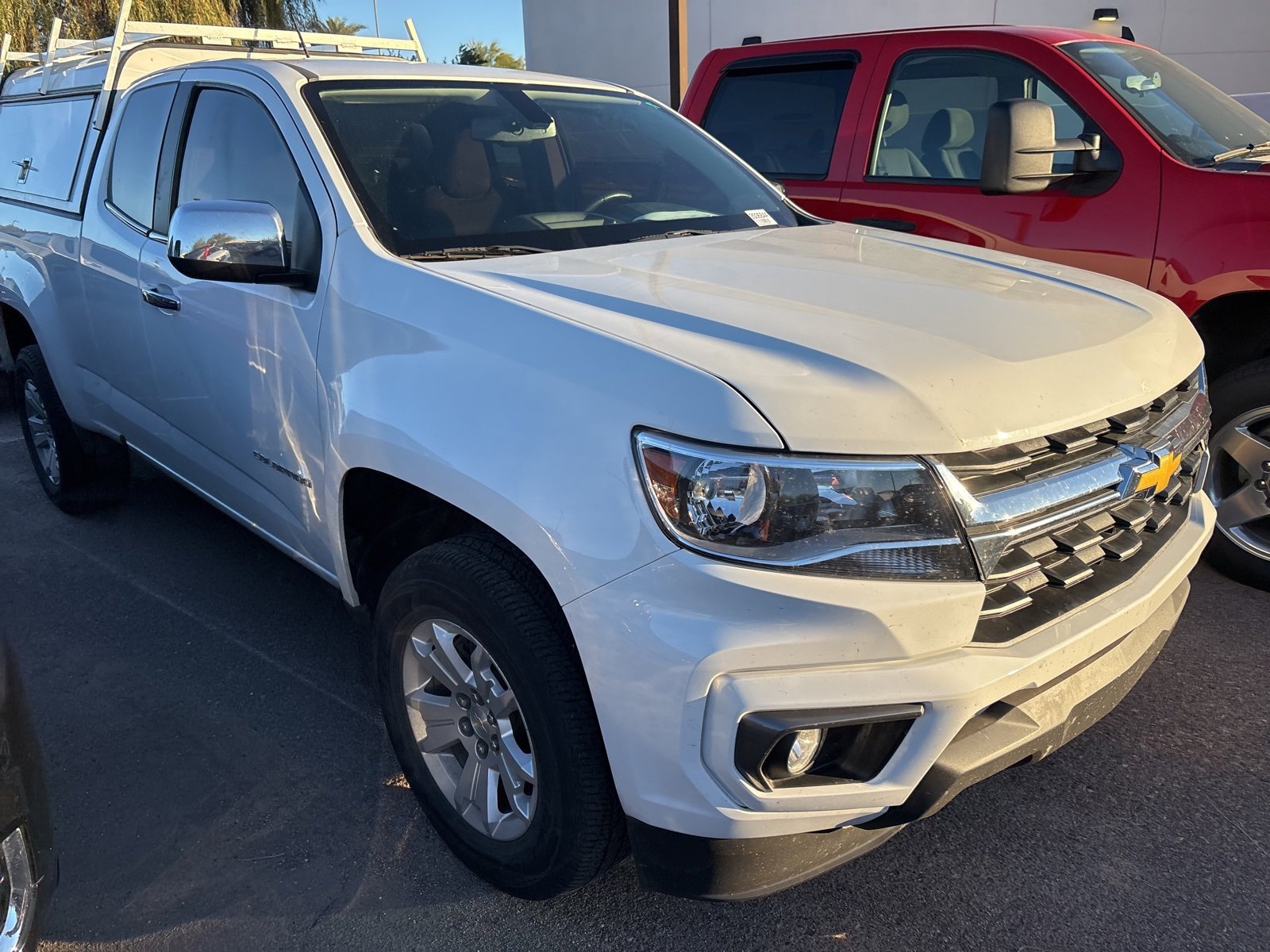 2022 Chevrolet Colorado LT photo 2