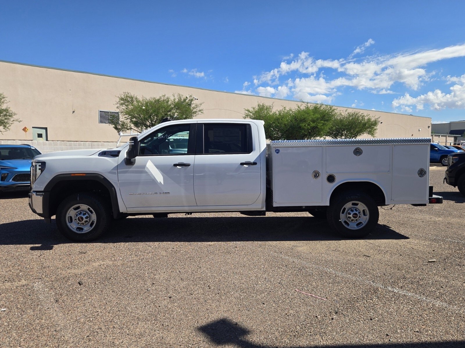 2025 Gmc Sierra 2500 HD Pro photo 2