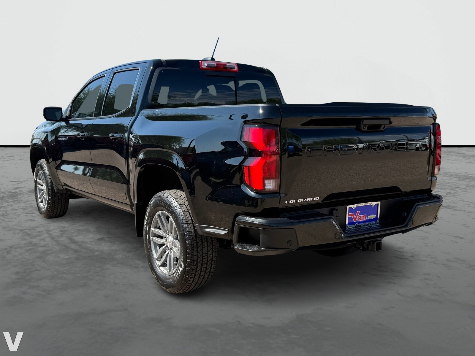 2025 Chevrolet Colorado Work Truck LT photo 3